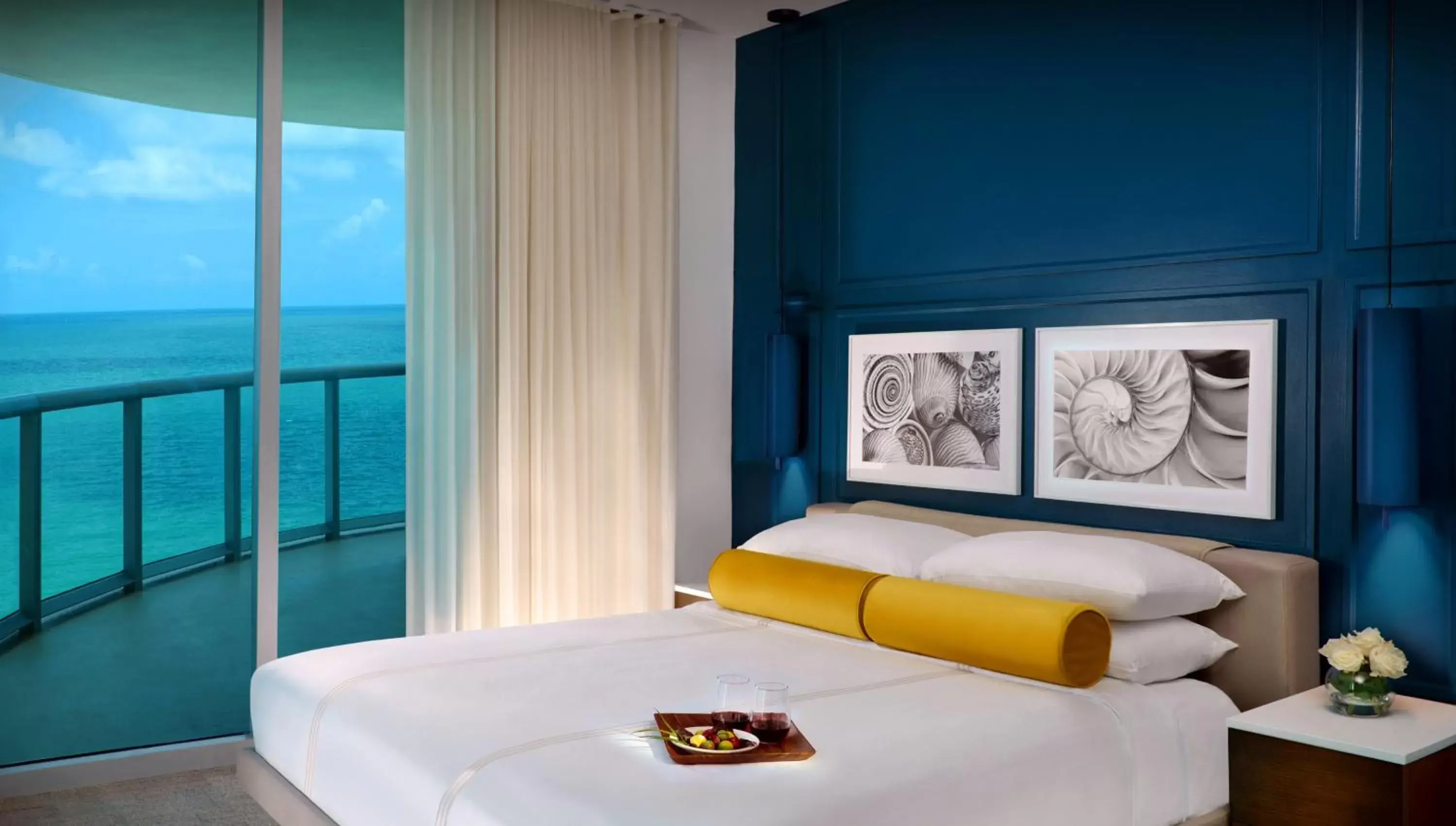 Bed in Sole Miami, A Noble House Resort