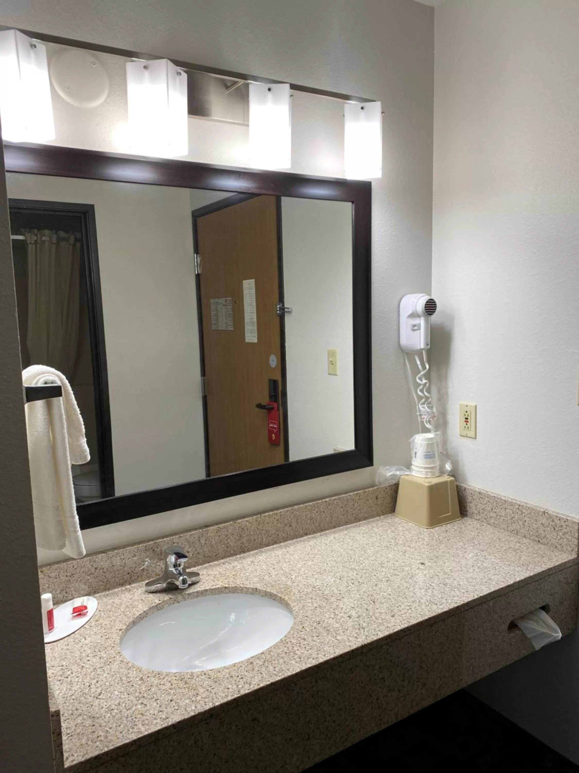 Super 8 by Wyndham Independence IA