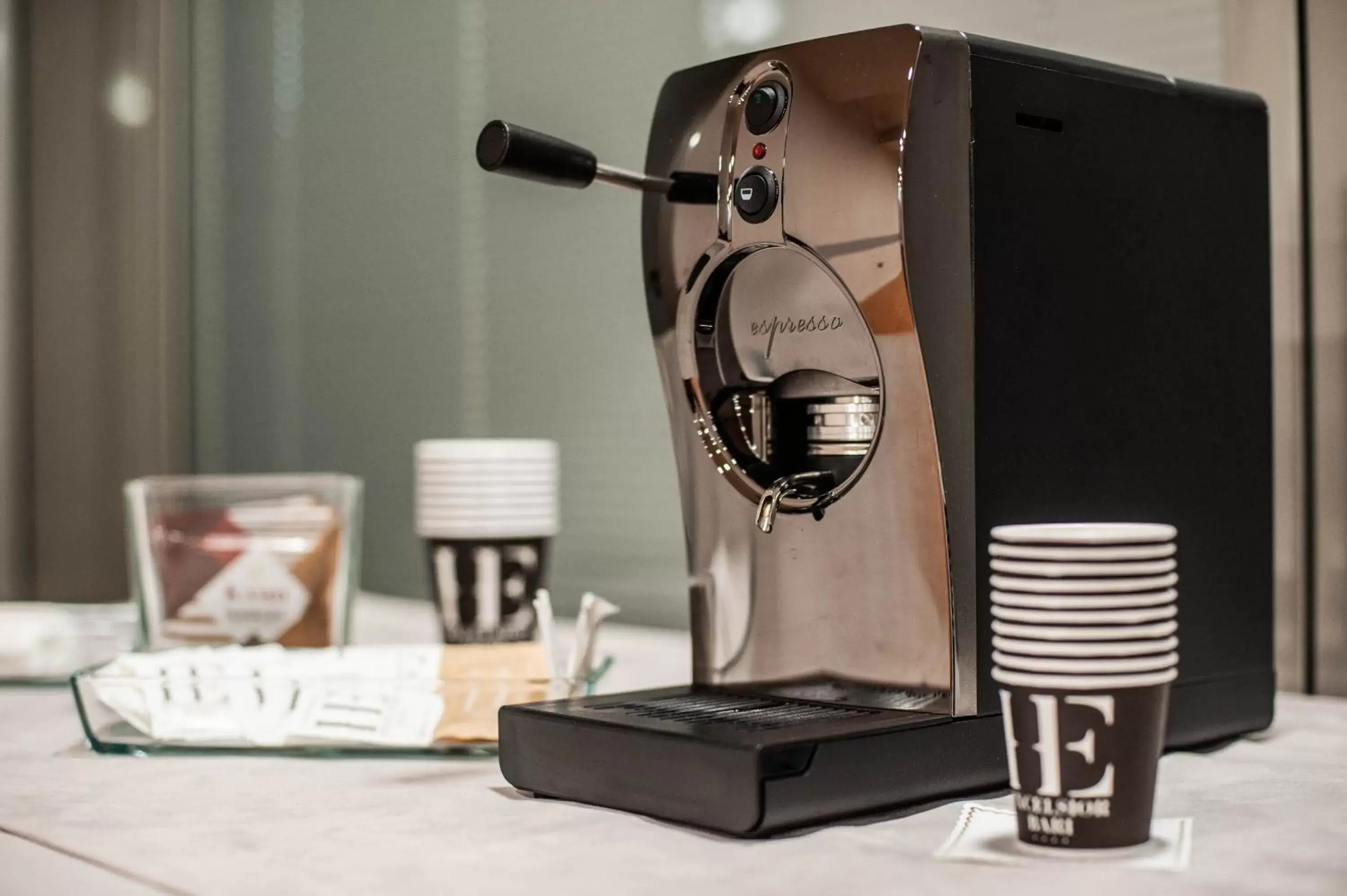 Coffee/tea facilities in Hotel Excelsior Bari