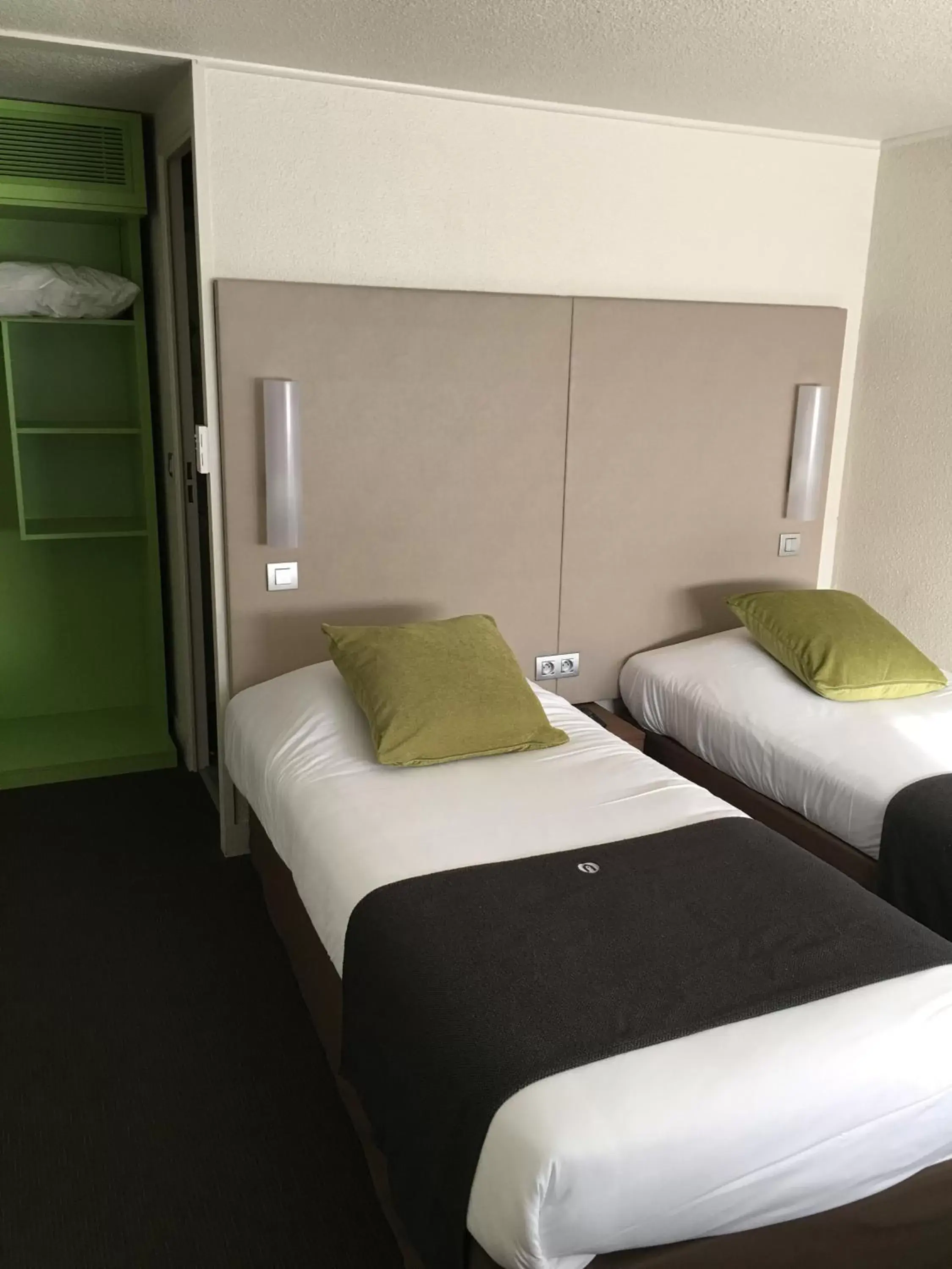 Photo of the whole room, Bed in Campanile Le Havre Nord - Montivilliers