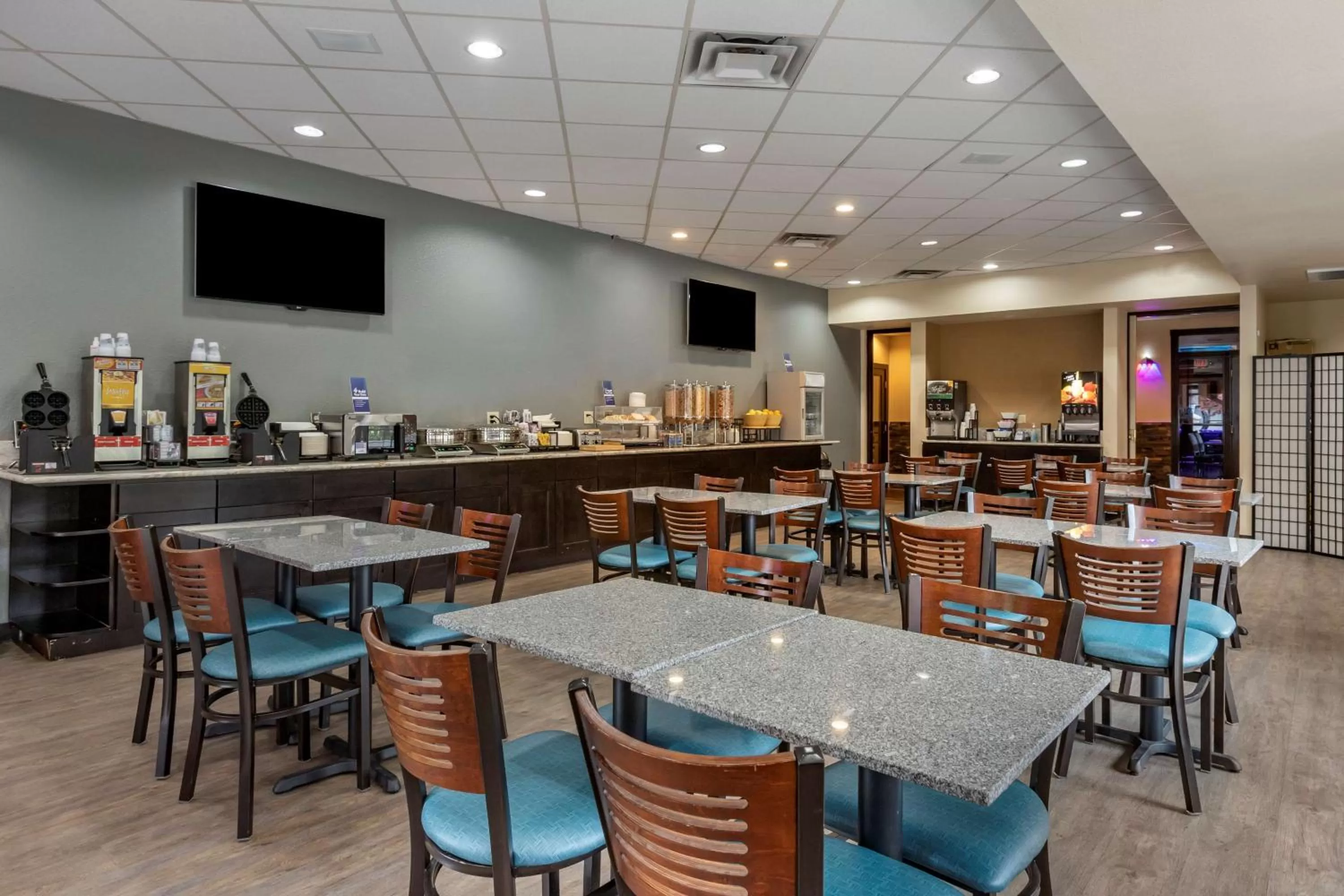 Breakfast in Best Western Sunridge Inn & Conference Center