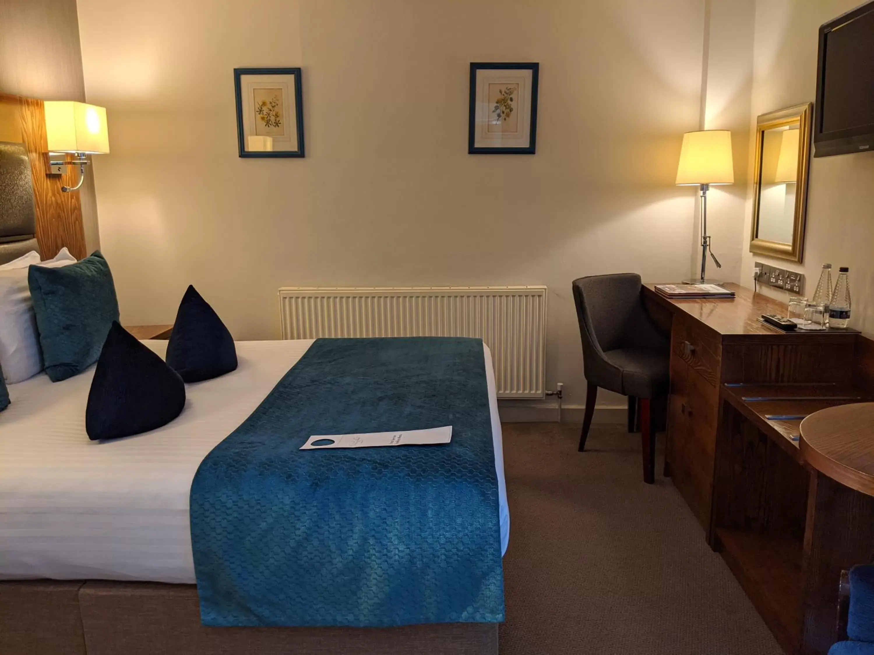 Bedroom, Bed in Cotswold Lodge Hotel