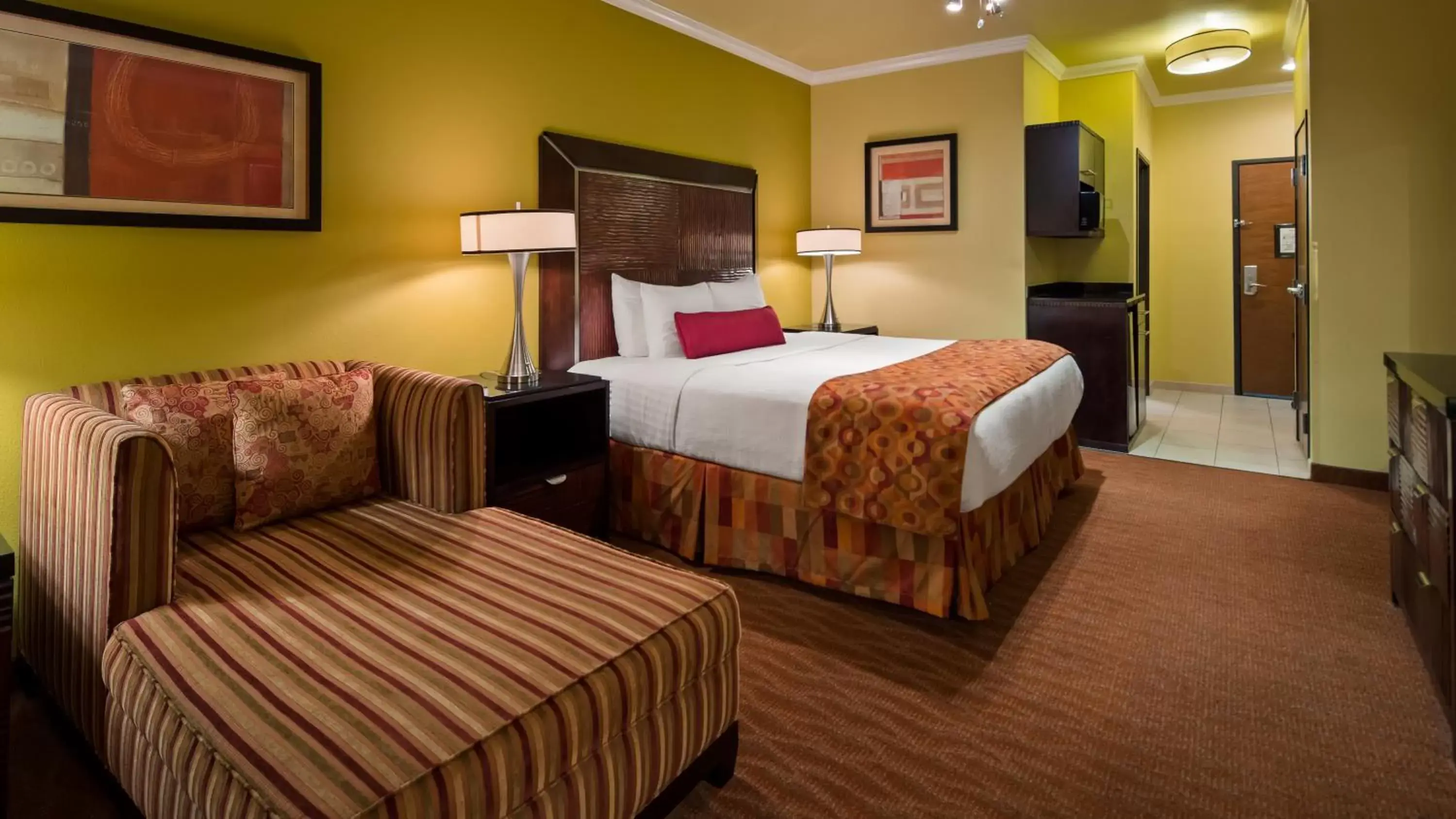 Photo of the whole room, Bed in BEST WESTERN PLUS Christopher Inn and Suites