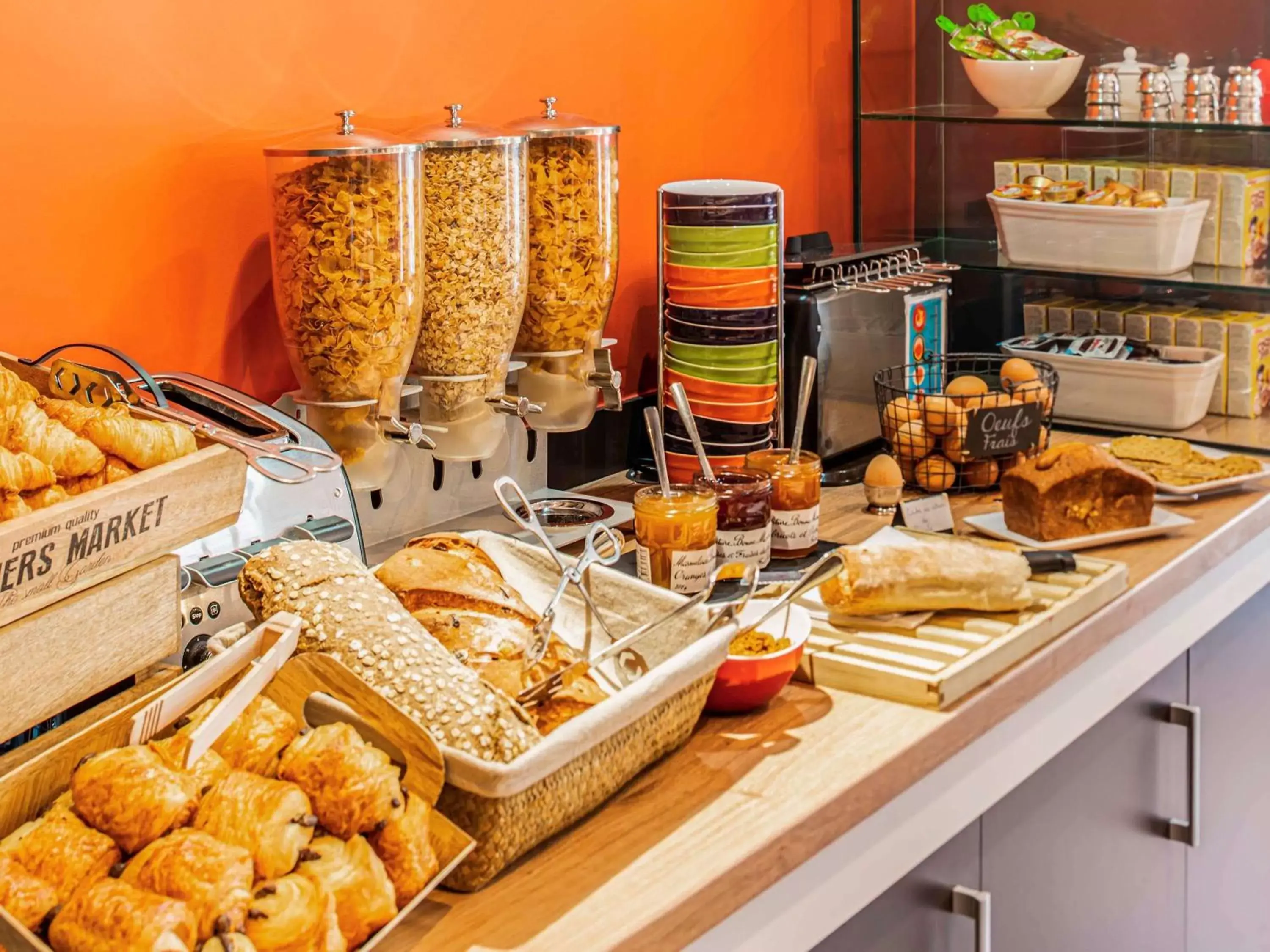 Property building, Food in ibis Styles Reims Centre