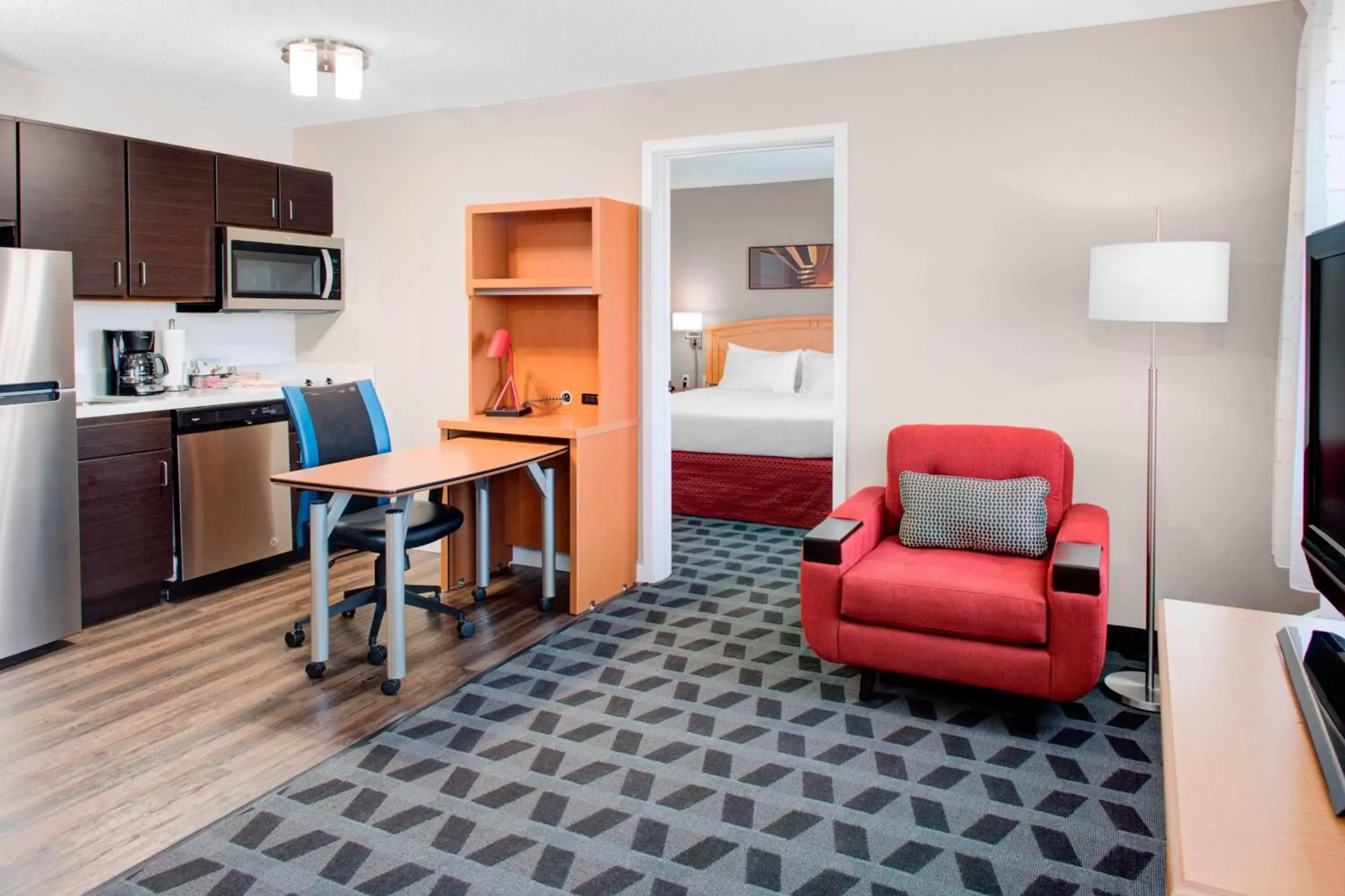 Kitchen or kitchenette, Seating Area in TownePlace Suites Wichita East