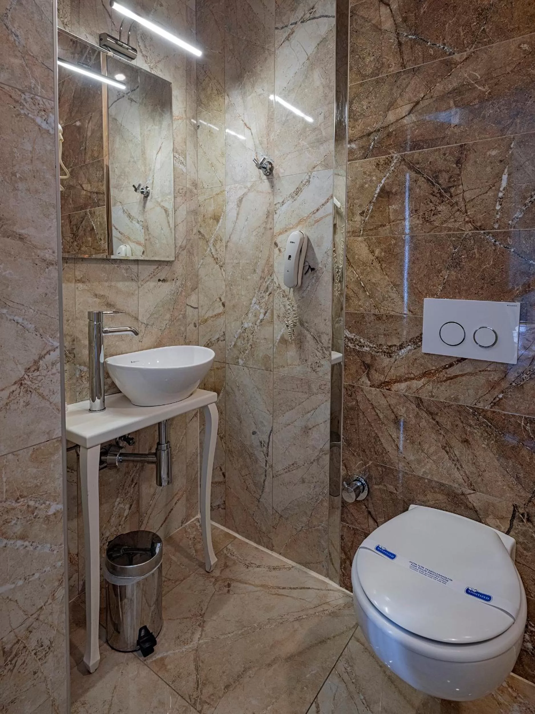 Shower in Ragip Pasha Apartments