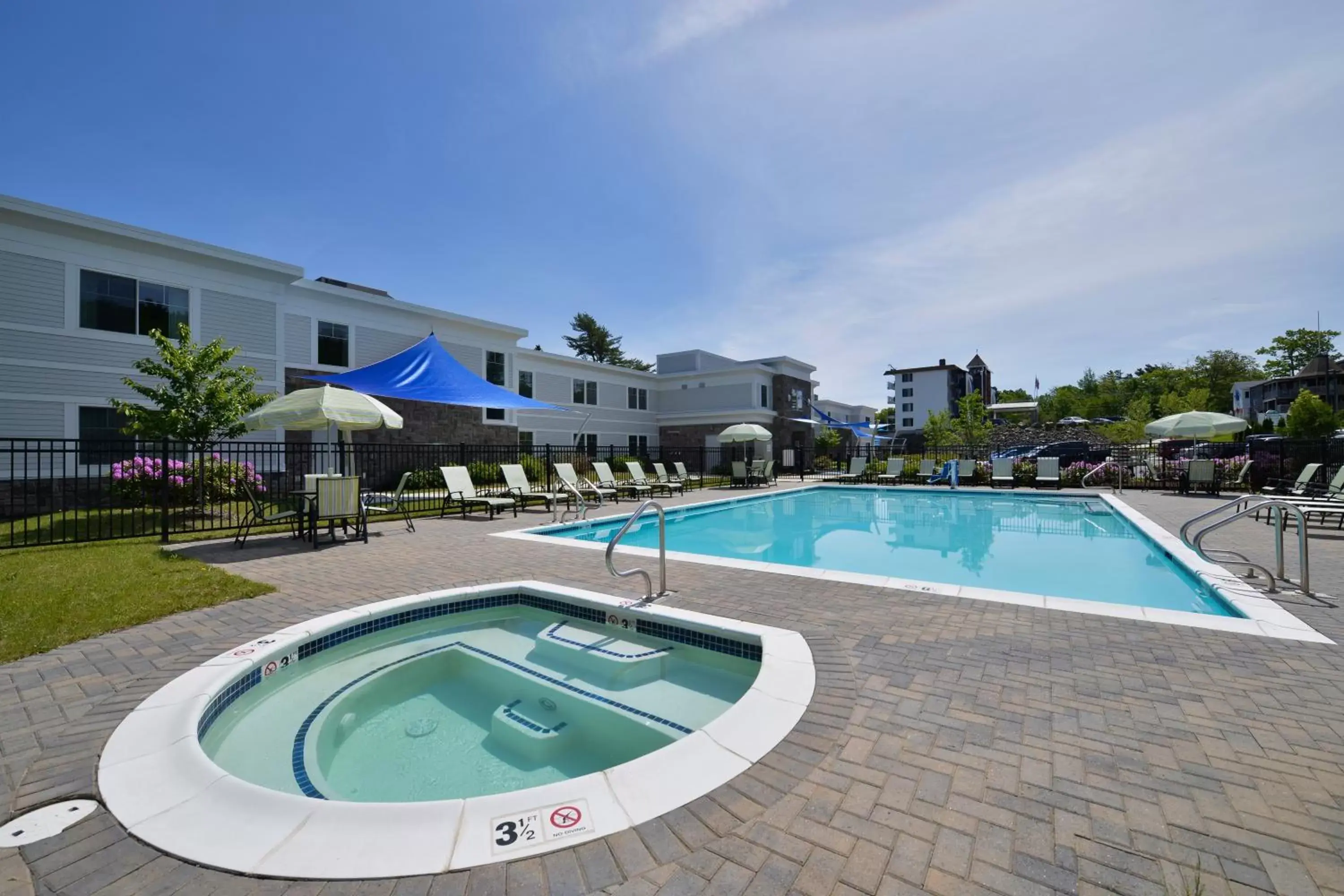 Facade/entrance, Swimming Pool in Atlantic Oceanside Hotel & Conference Center