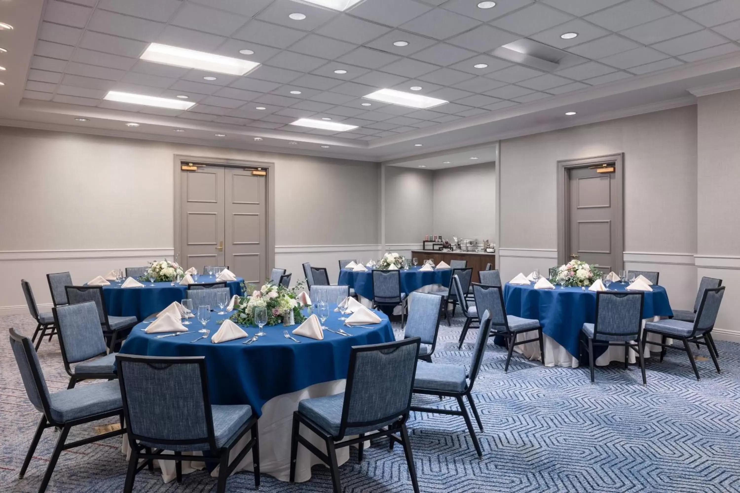 Meeting/conference room, Restaurant/Places to Eat in Mystic Marriott Hotel and Spa