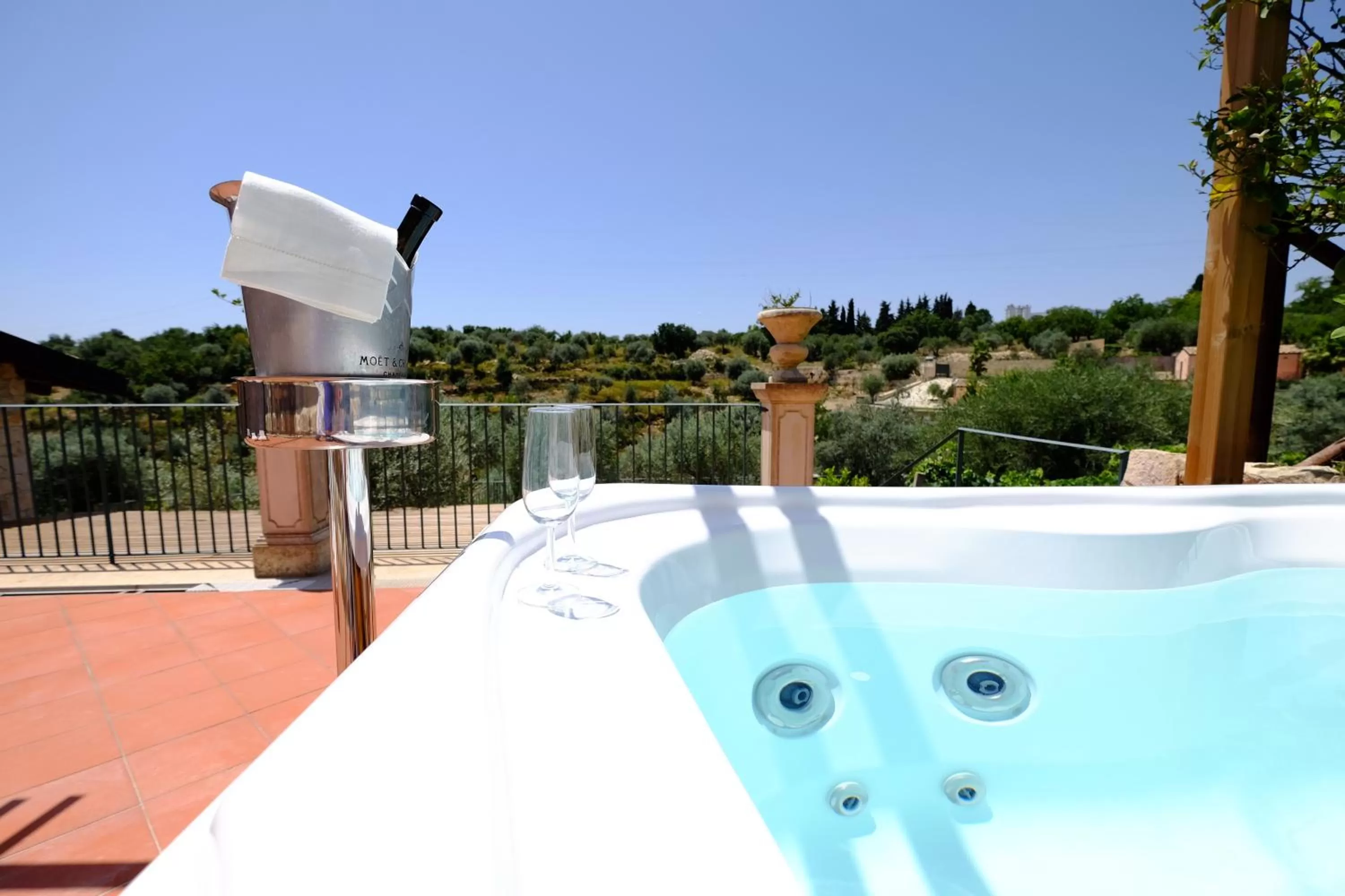 Hot Tub in Domus Hyblaea Resort