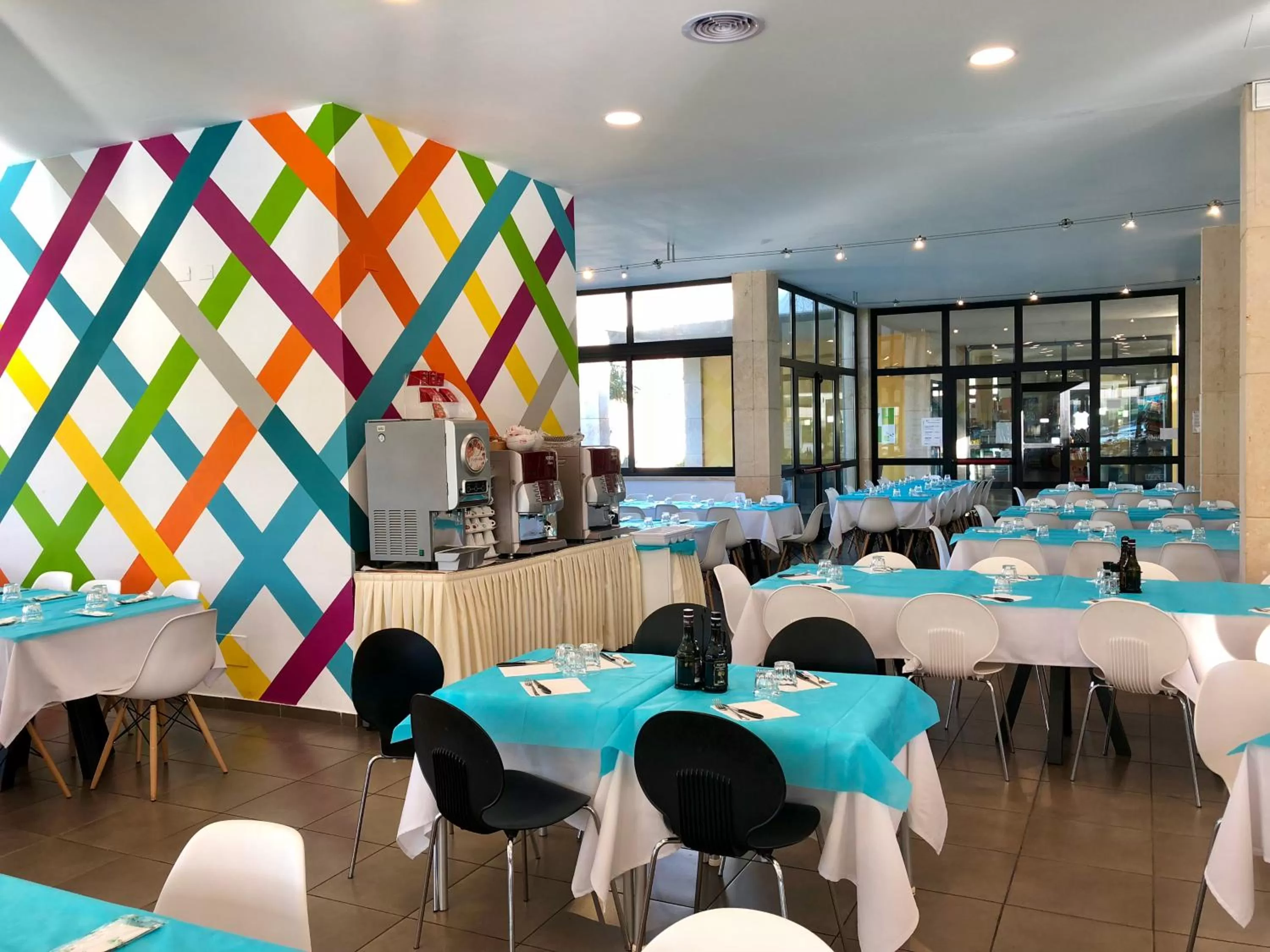 Restaurant/places to eat in Belvedere Village