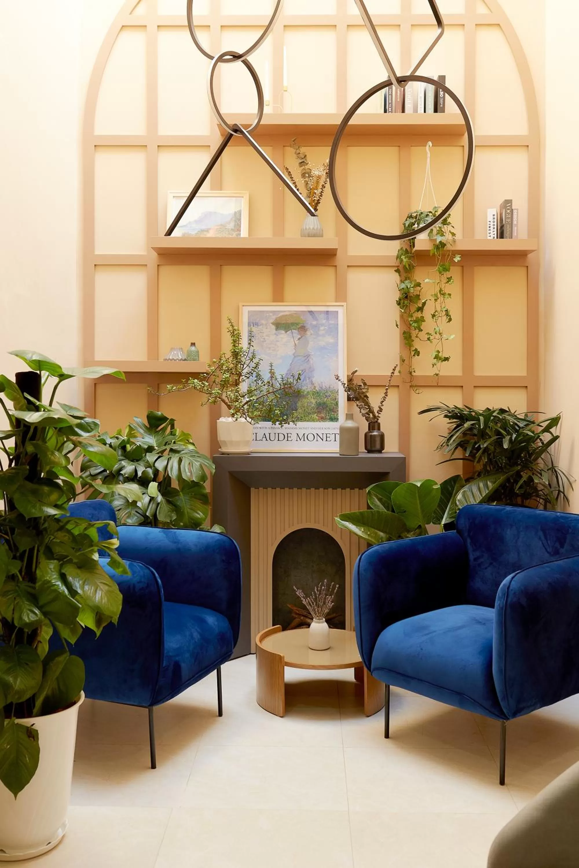 Communal lounge/ TV room in Larimar Villas Cô Giang