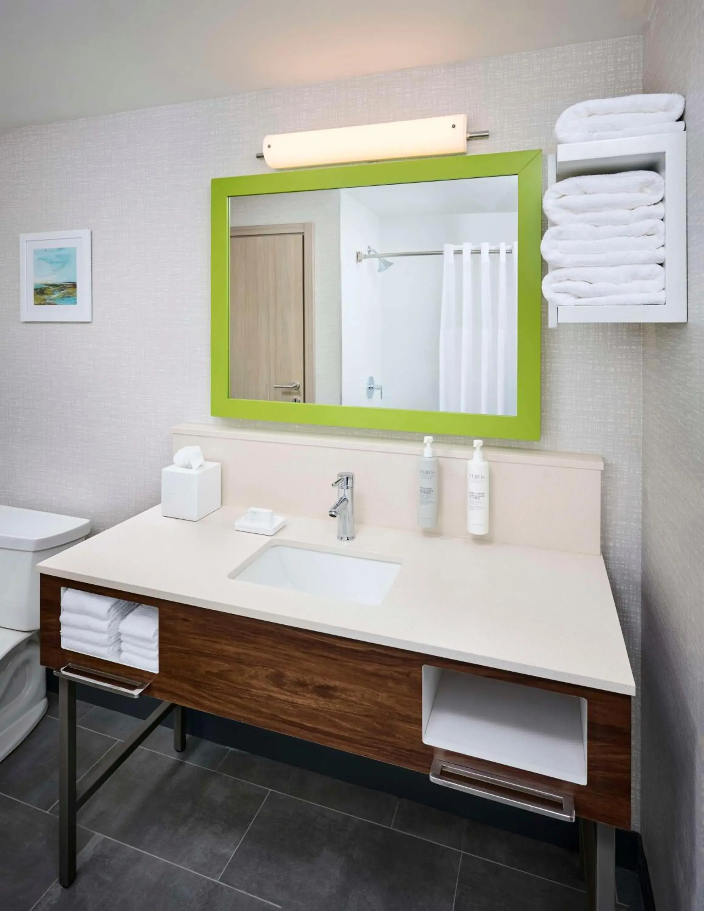 Photo of the whole room, Bathroom in Hampton Inn By Hilton Hamilton