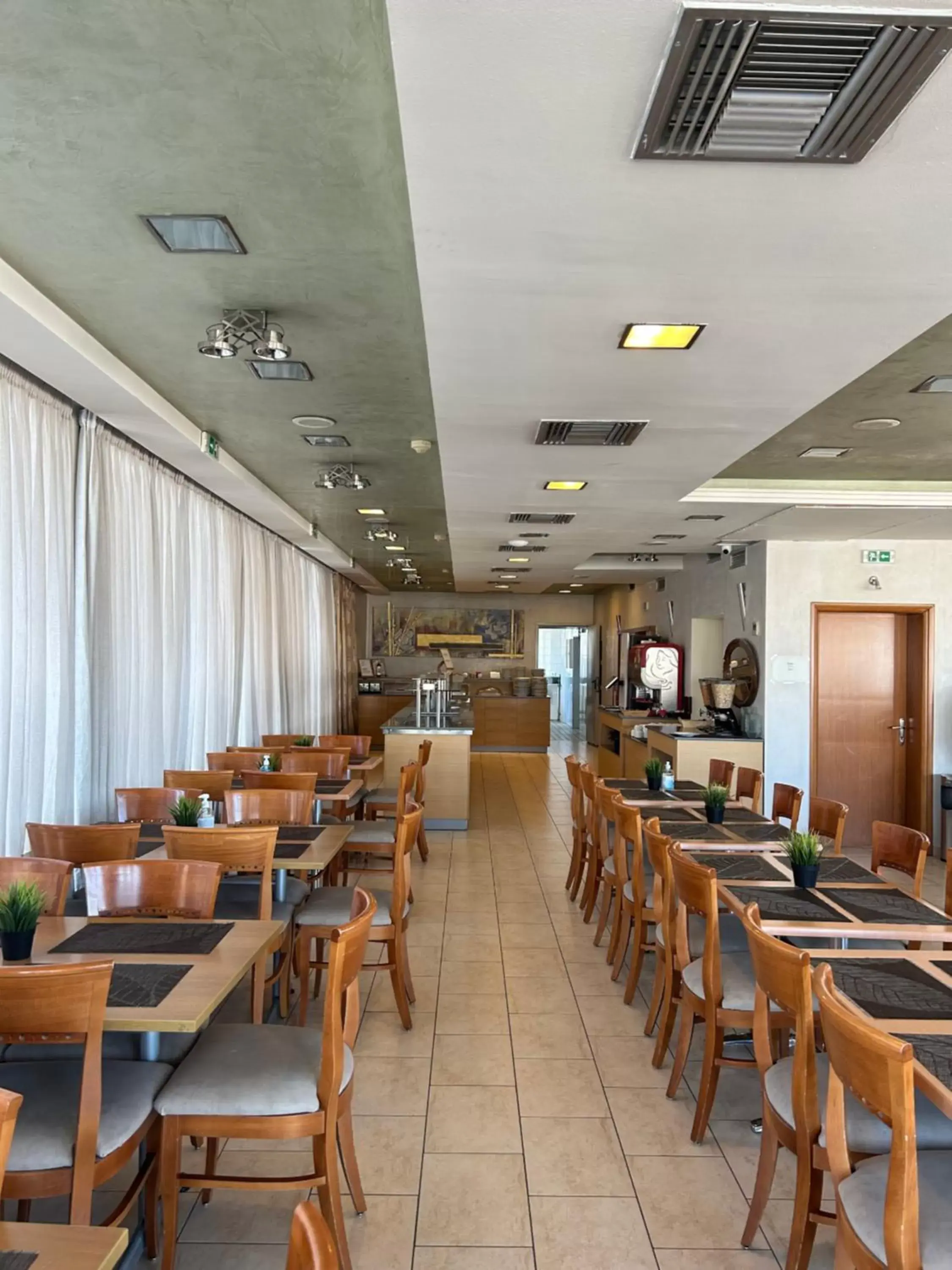Restaurant/Places to Eat in Athens Golden City Hotel