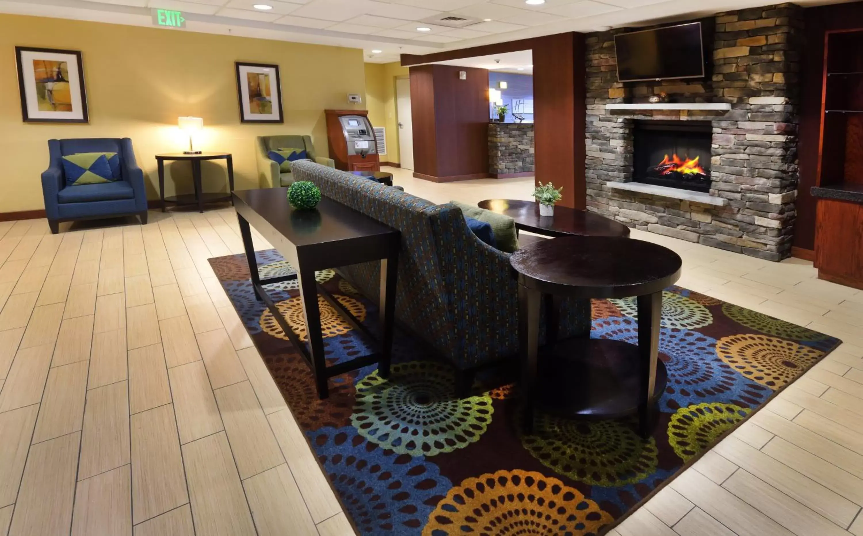 Lobby or reception, Seating Area in Holiday Inn Express Milford, an IHG Hotel