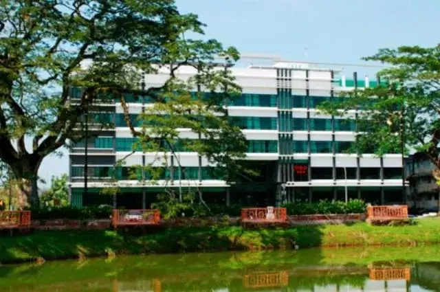 Property building in Flemington Hotel Property building in Flemington Hotel