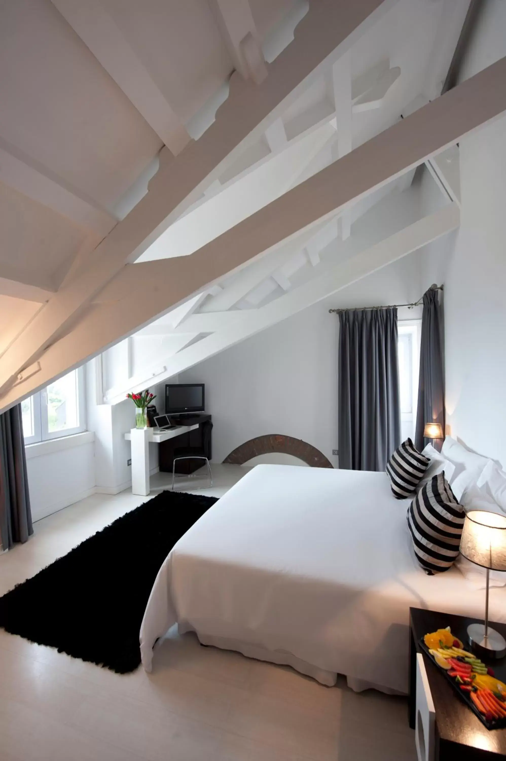 Photo of the whole room, Bed in Farol Hotel