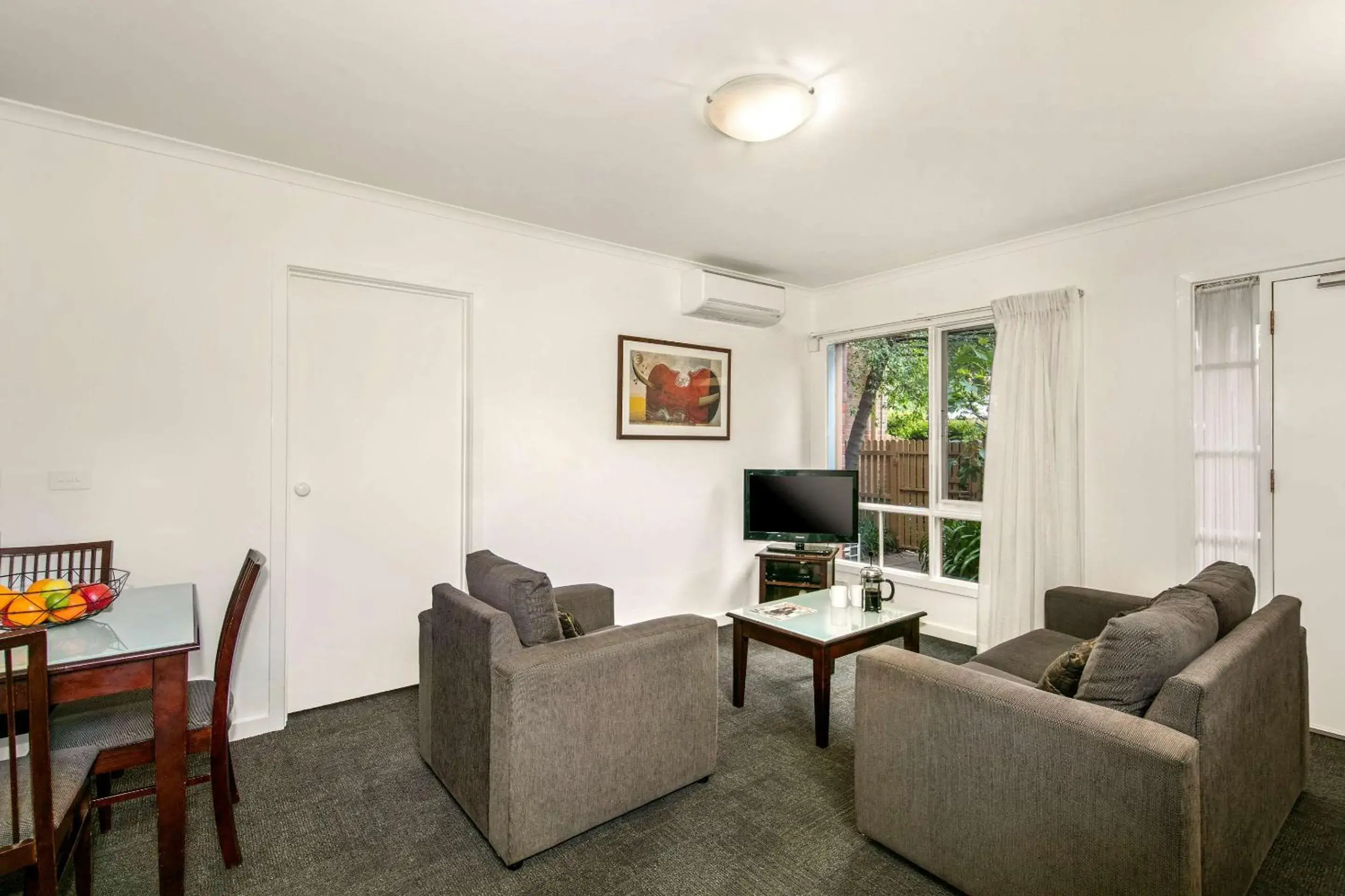 Photo of the whole room, Seating Area in Comfort Apartments Royal Gardens