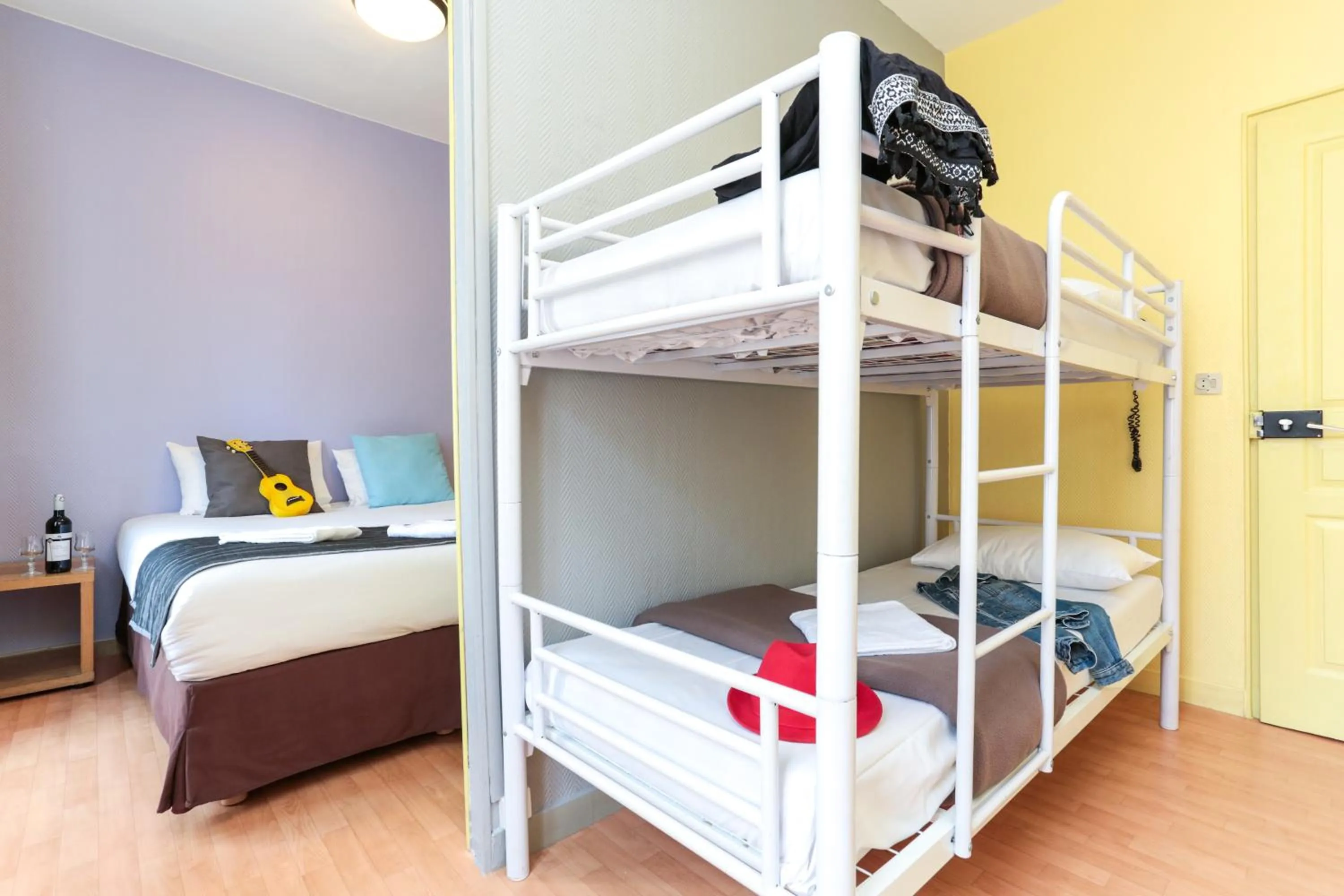 Bedroom, Bed in Le Montclair Montmartre by River