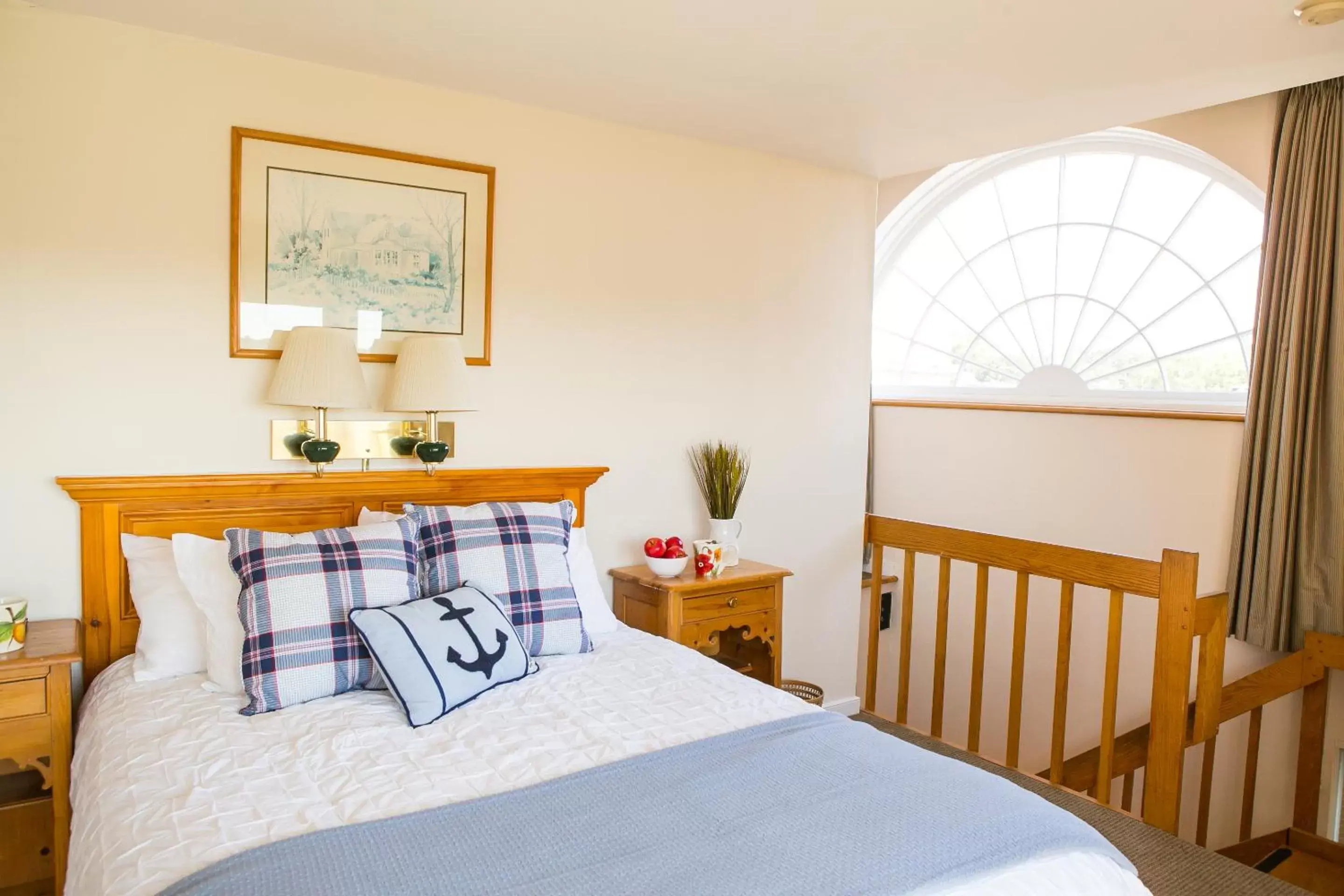 Bedroom, Bed in Newport Bay Club and Hotel