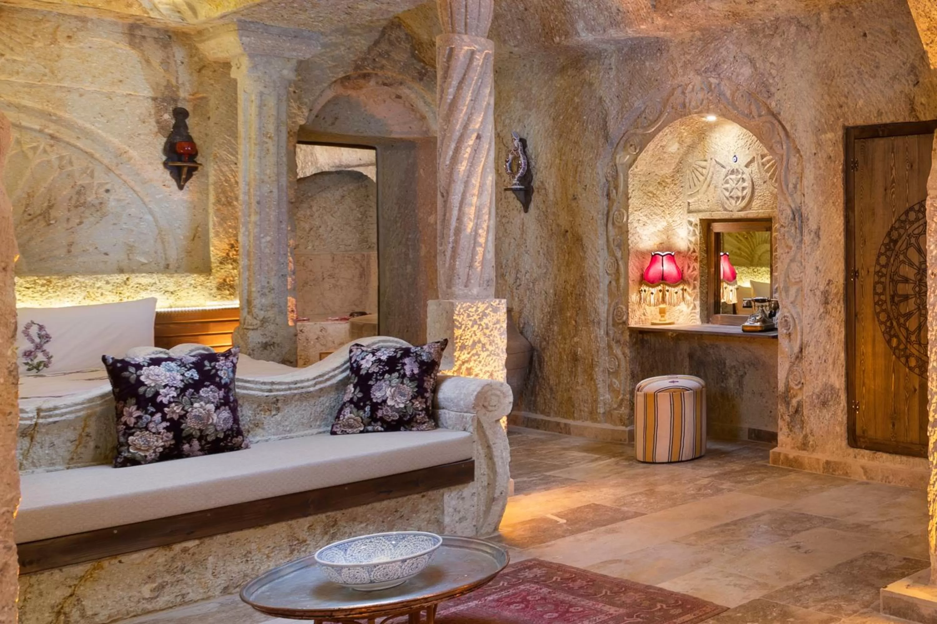 Massage in Kayata Cave Suites Special Class