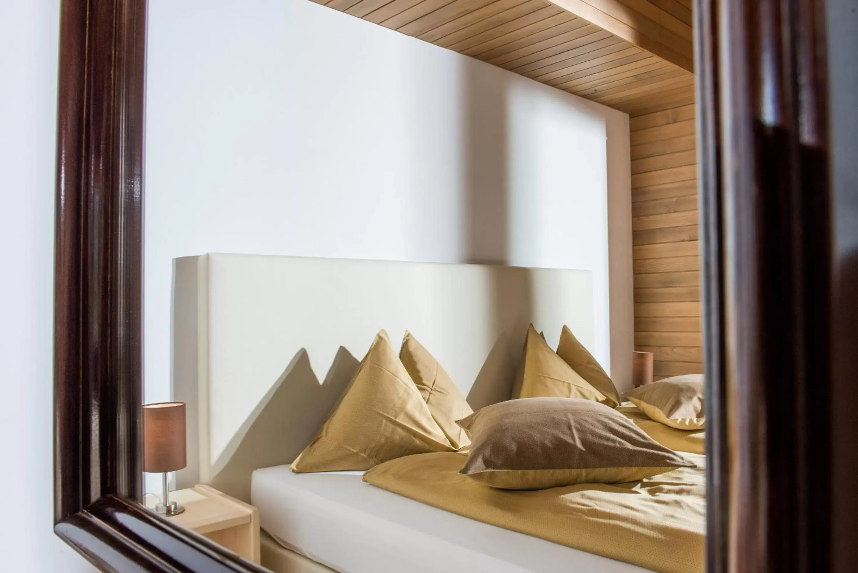 Bedroom, Bed in Jungfrau Hotel