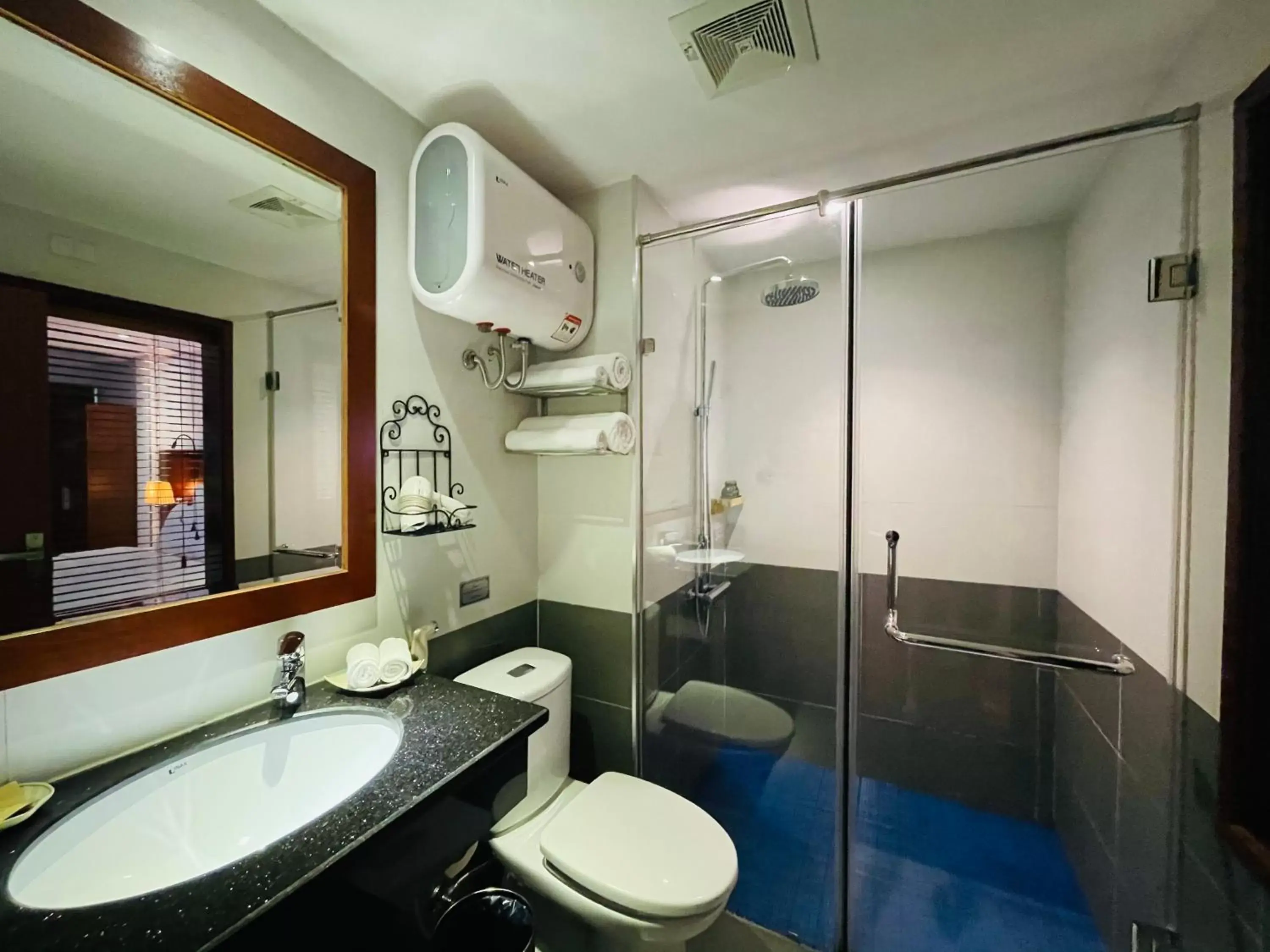 Bathroom in The Vancouver Hotel - Ninh Binh