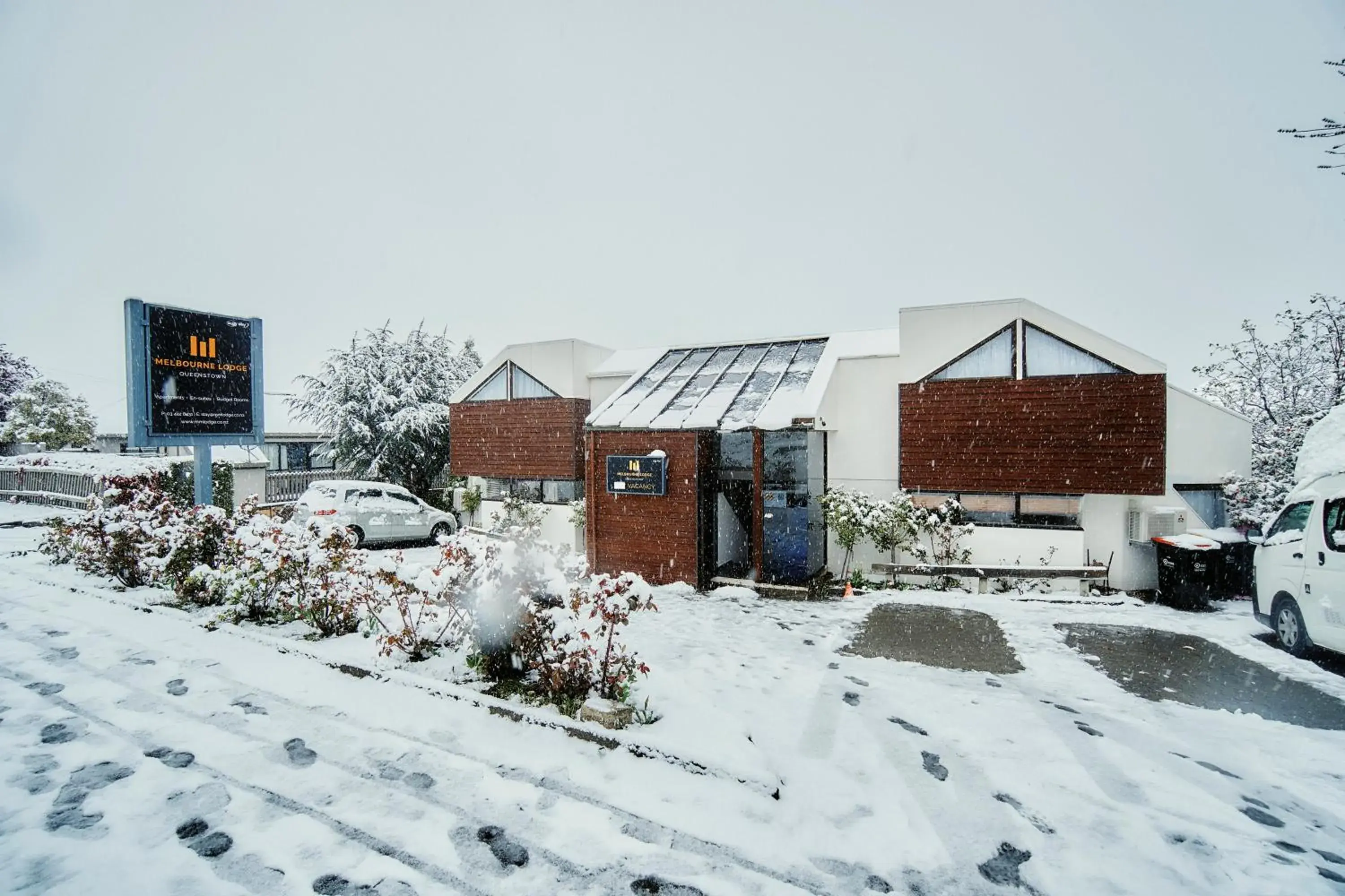 Property building, Winter in Melbourne Lodge