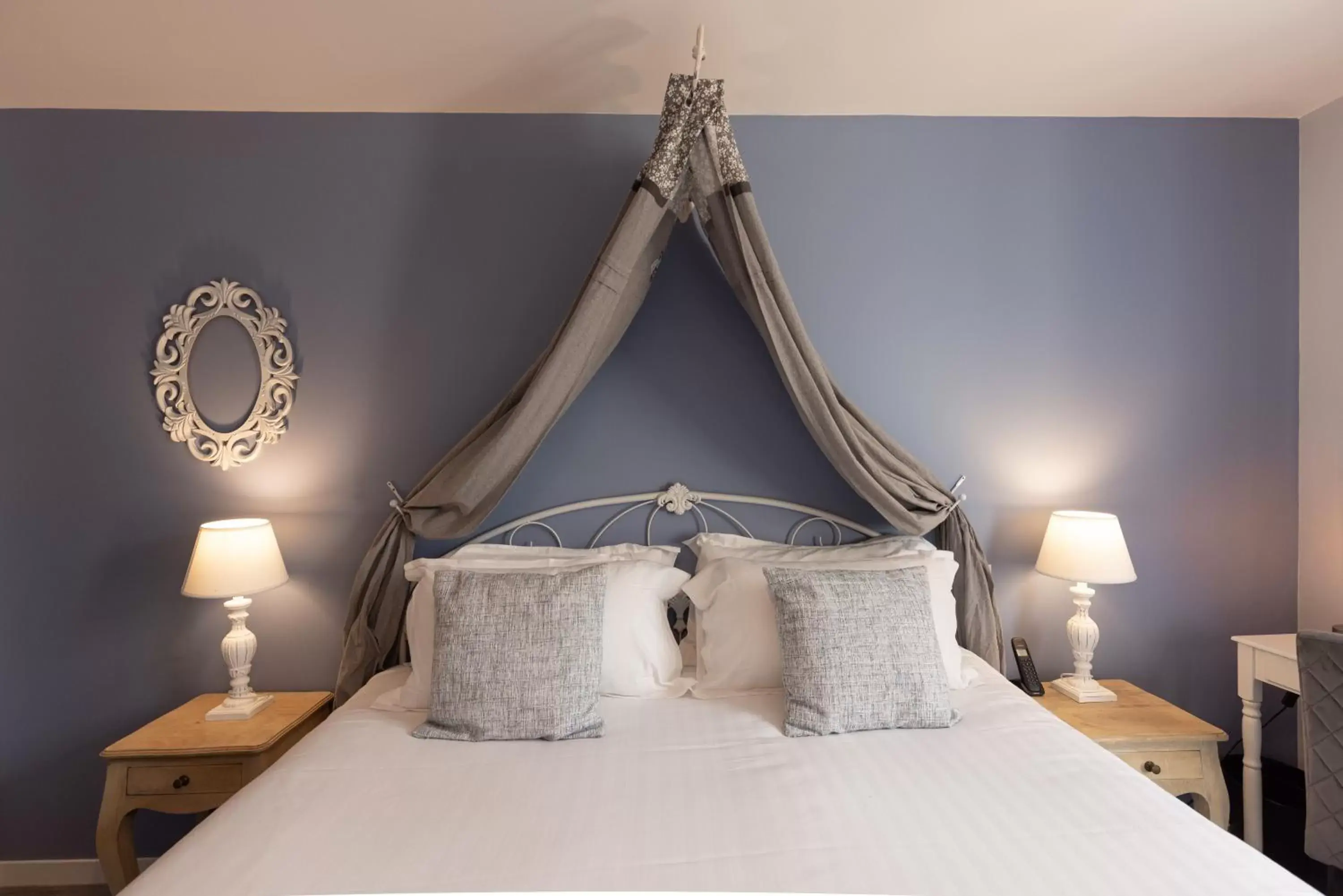 Bed in Hotel-Restaurant des Augustins - Cosy Places by CC - Proche Sarlat