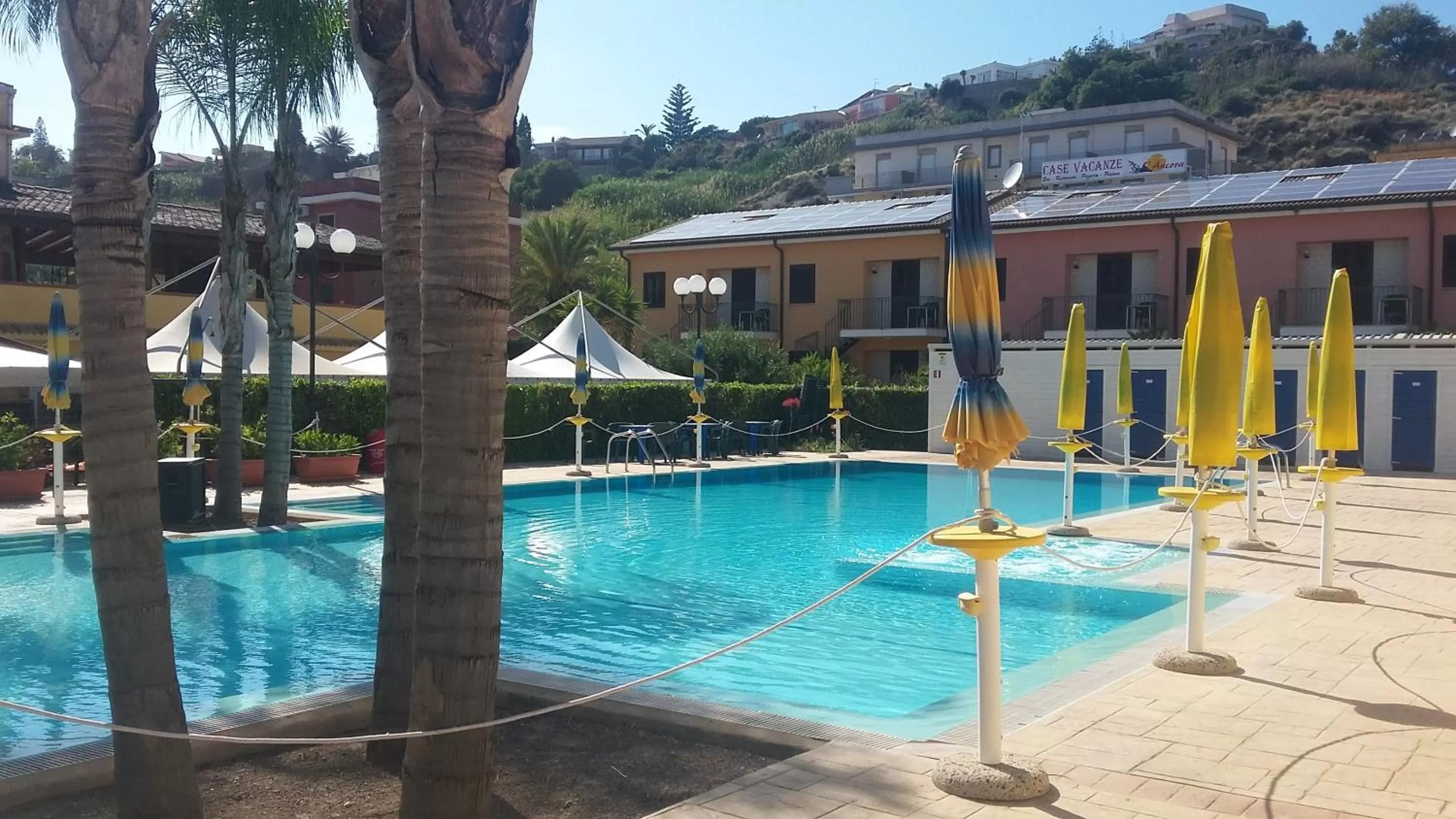 Swimming Pool in Case Vacanze Ancora