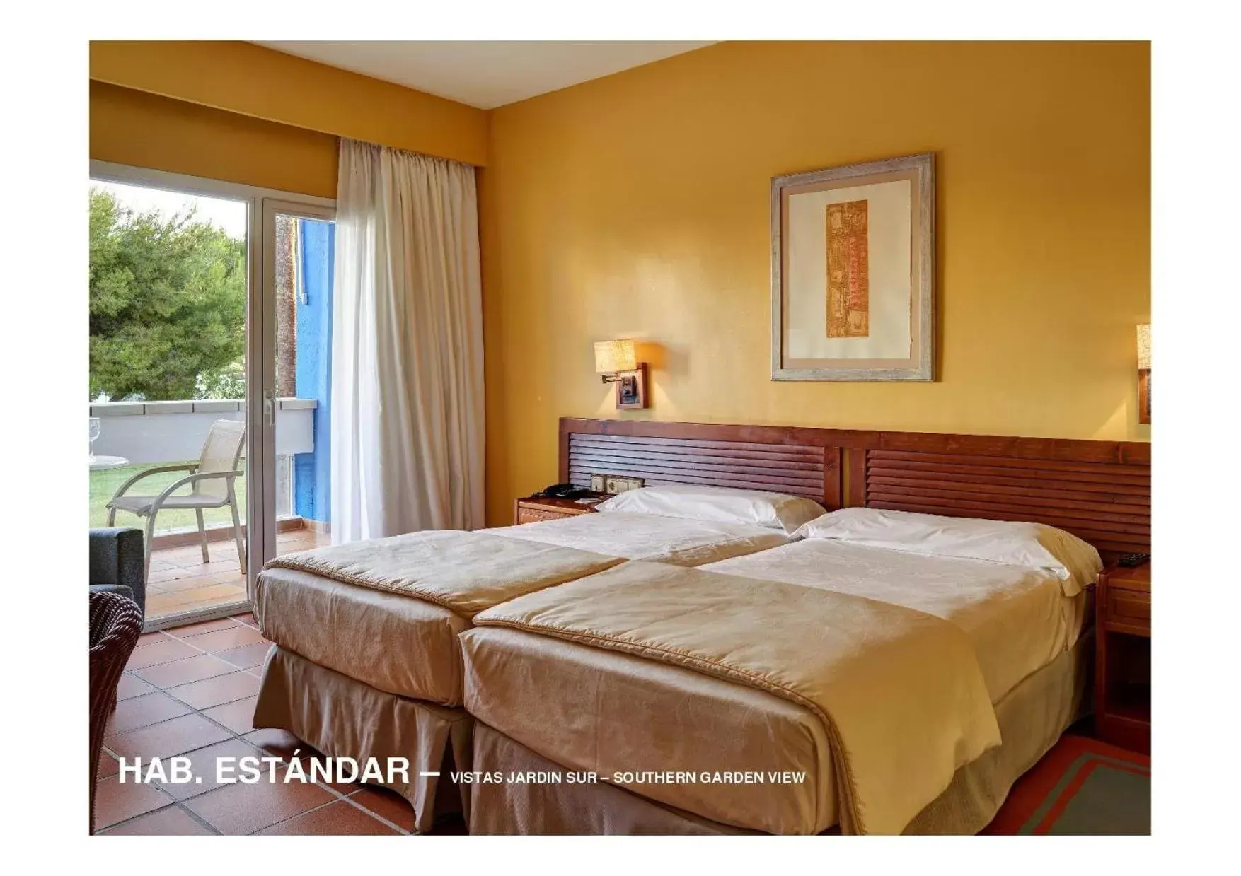 Photo of the whole room, Bed in Parador de Benicarló