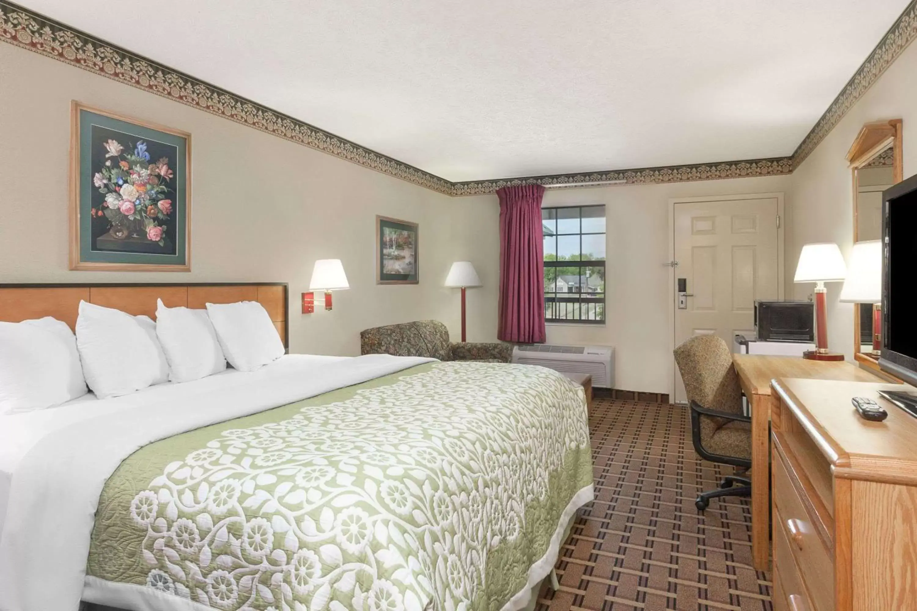 Photo of the whole room, Bed in Days Inn by Wyndham Lexington