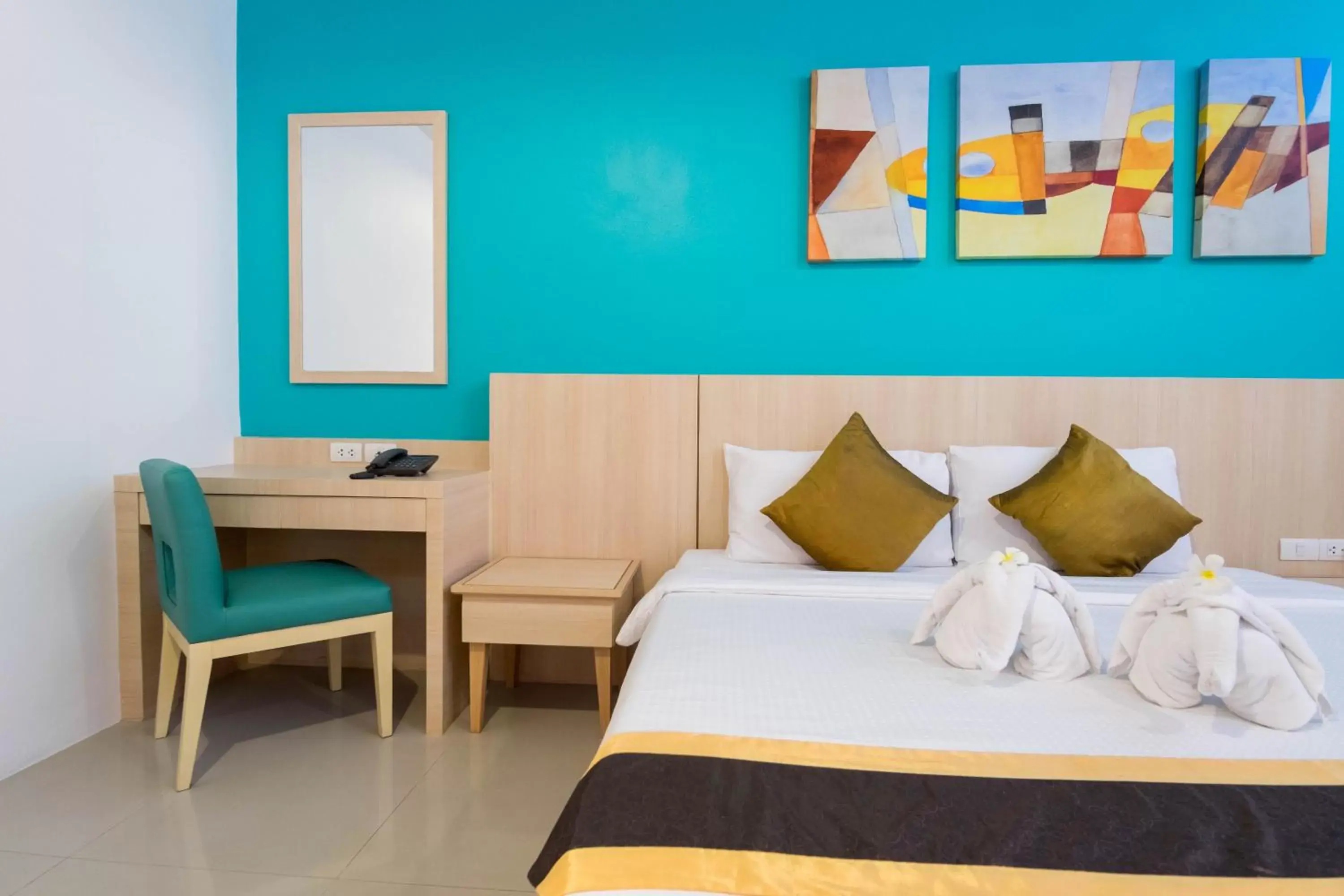 Bedroom, Bed in FX Hotel Pattaya