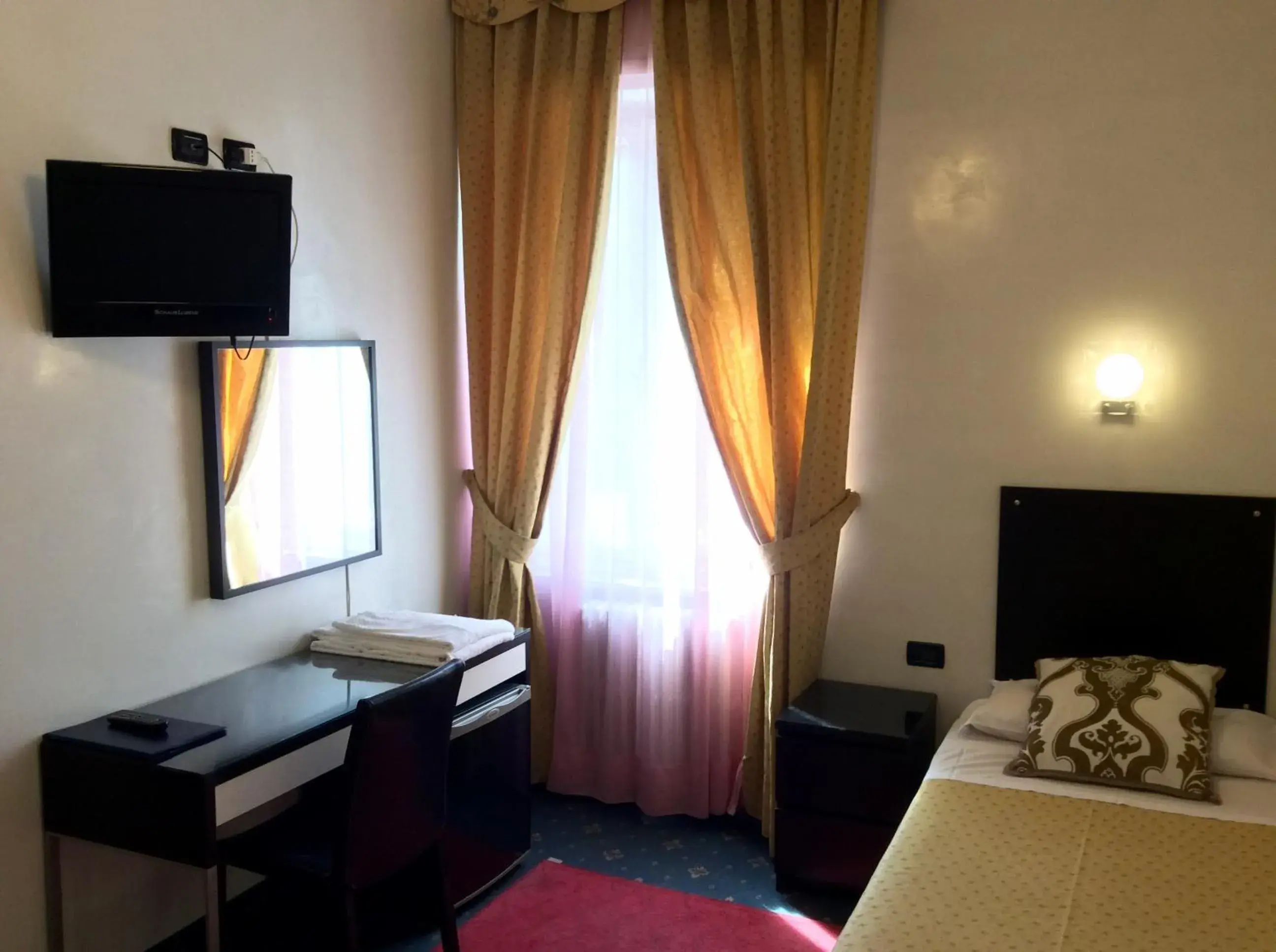 Photo of the whole room, TV/Entertainment Center in Hotel Ponte Sassi