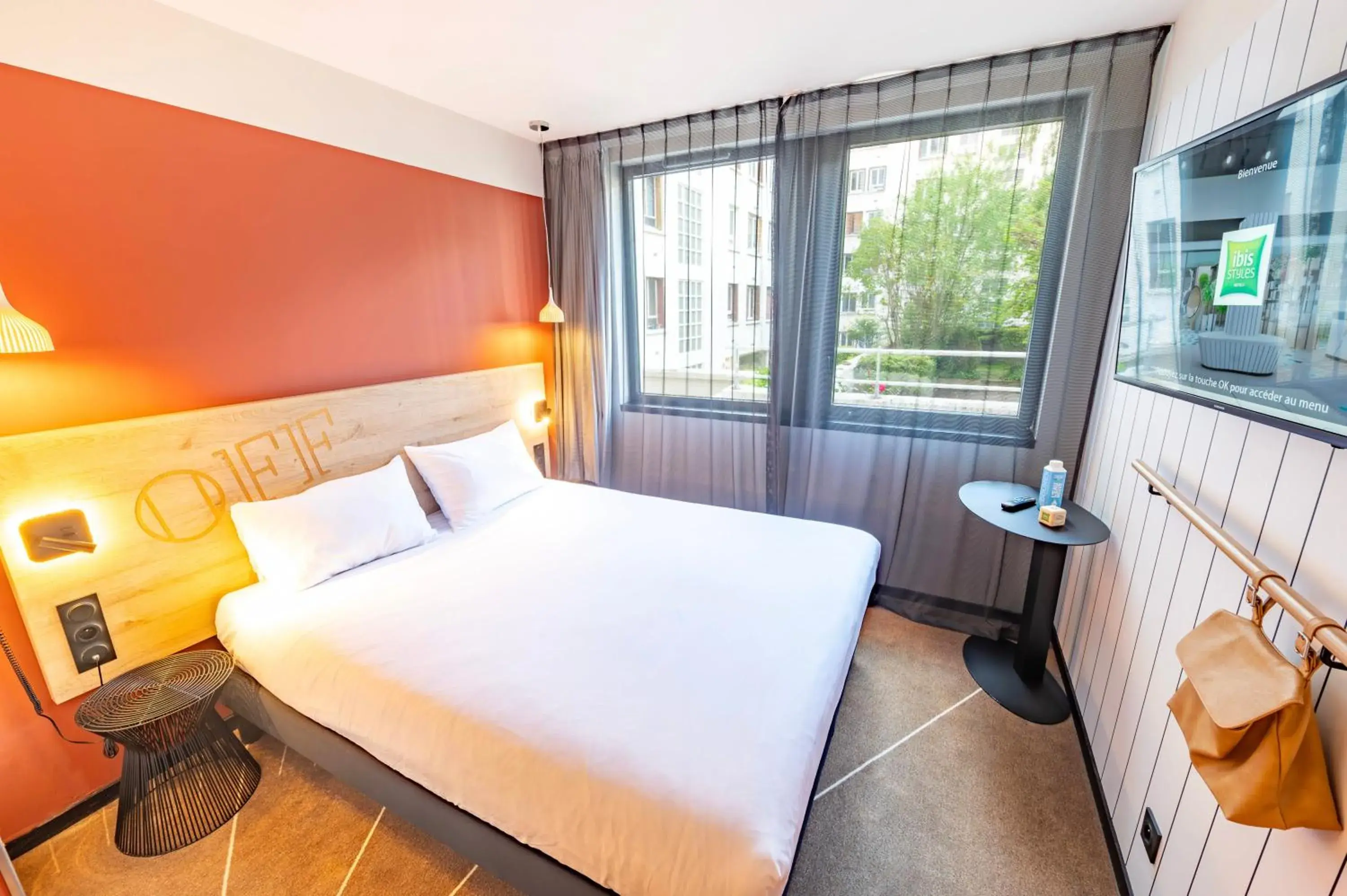 Bed in ibis Styles Paris 16 Boulogne Bed in ibis Styles Paris 16 Boulogne