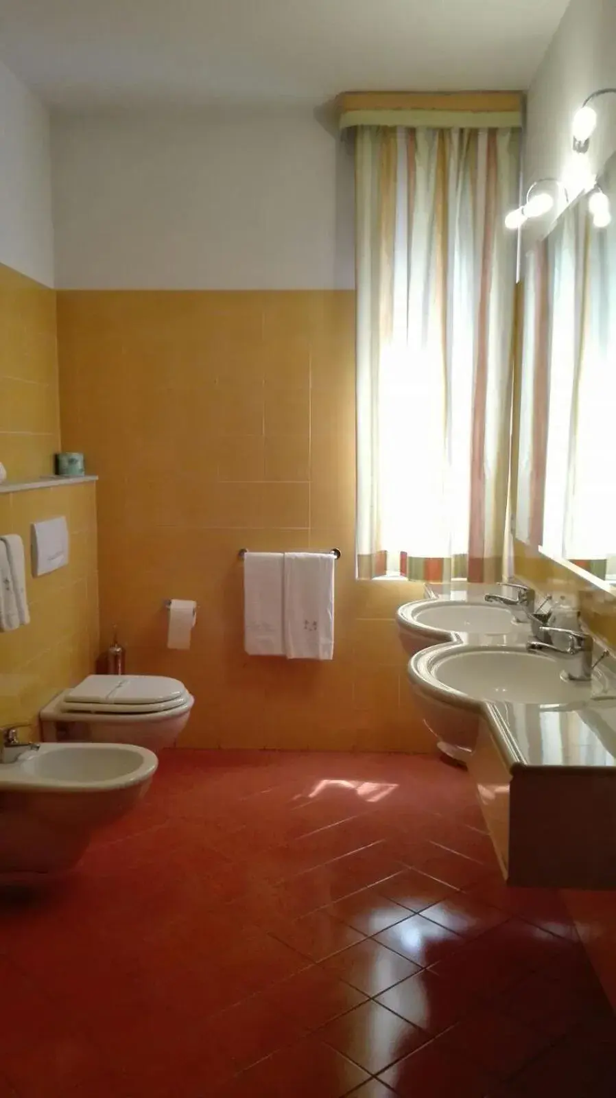 Toilet, Bathroom in Hotel Matteotti