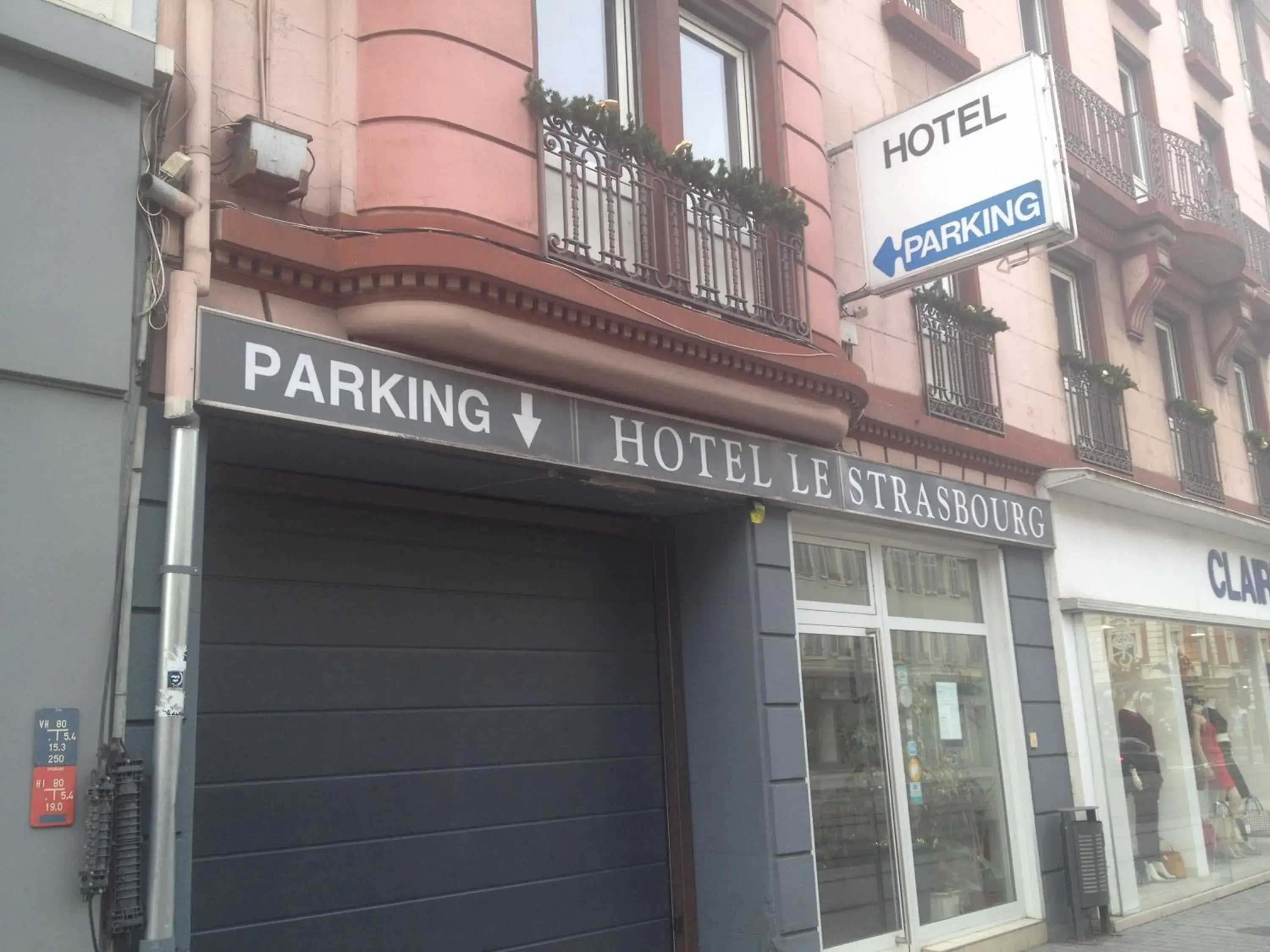 Facade/entrance in Hotel Le Strasbourg