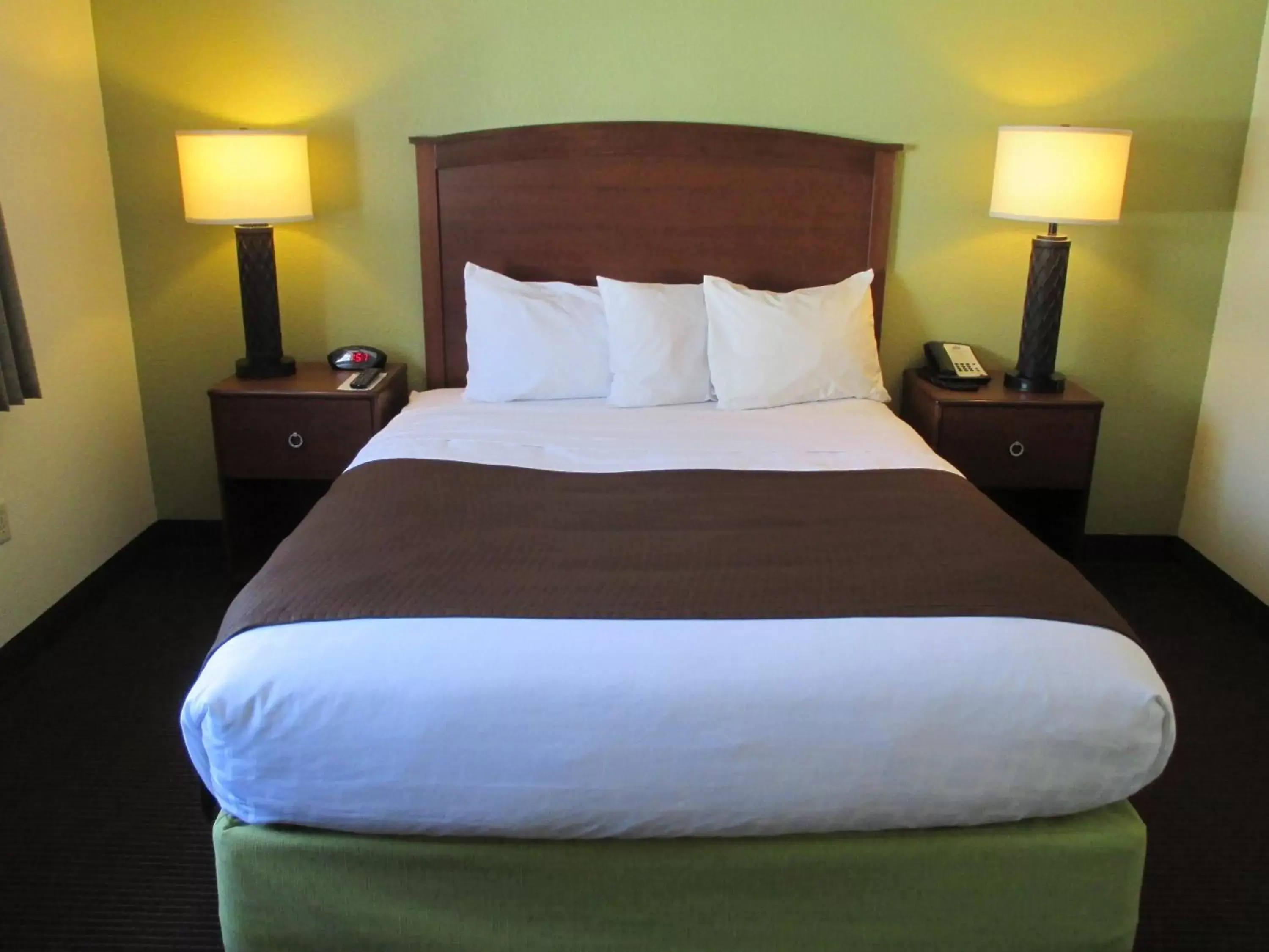 Bedroom, Bed in Cobblestone Hotel & Suites - Wisconsin Rapids