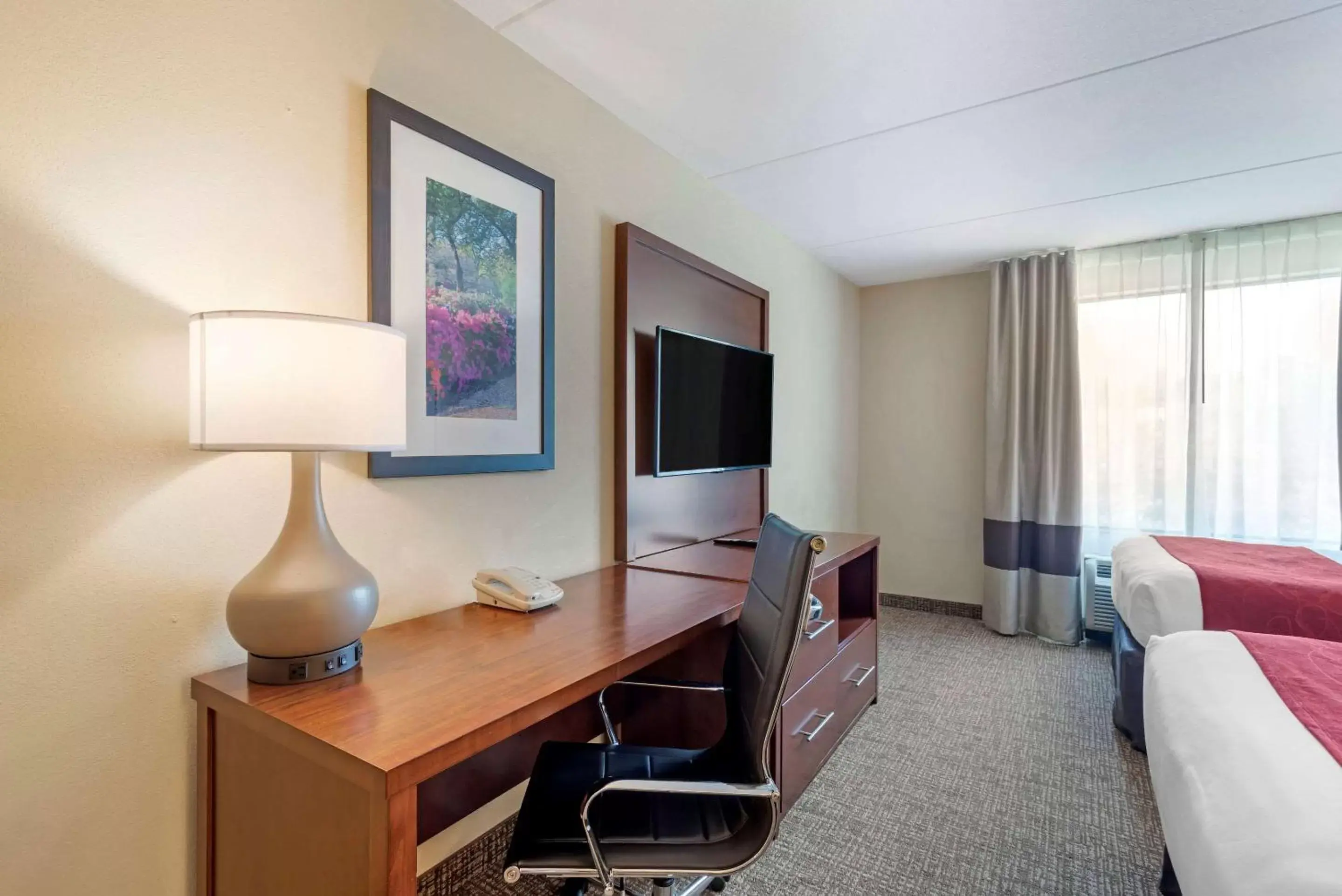 Photo of the whole room, TV/Entertainment Center in Comfort Suites Fredericksburg North