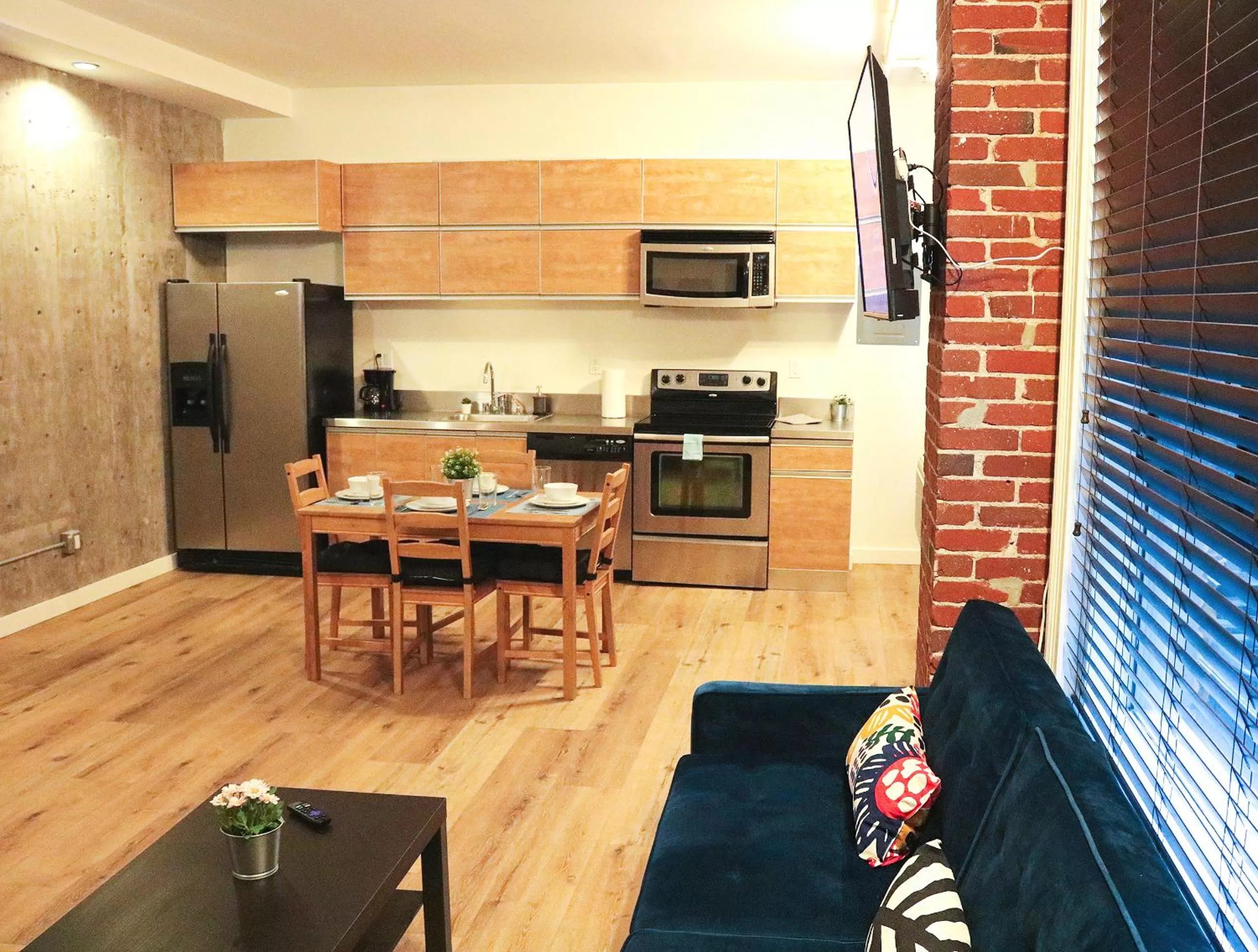 Kitchen or kitchenette, Kitchen/Kitchenette in The Haas Suites