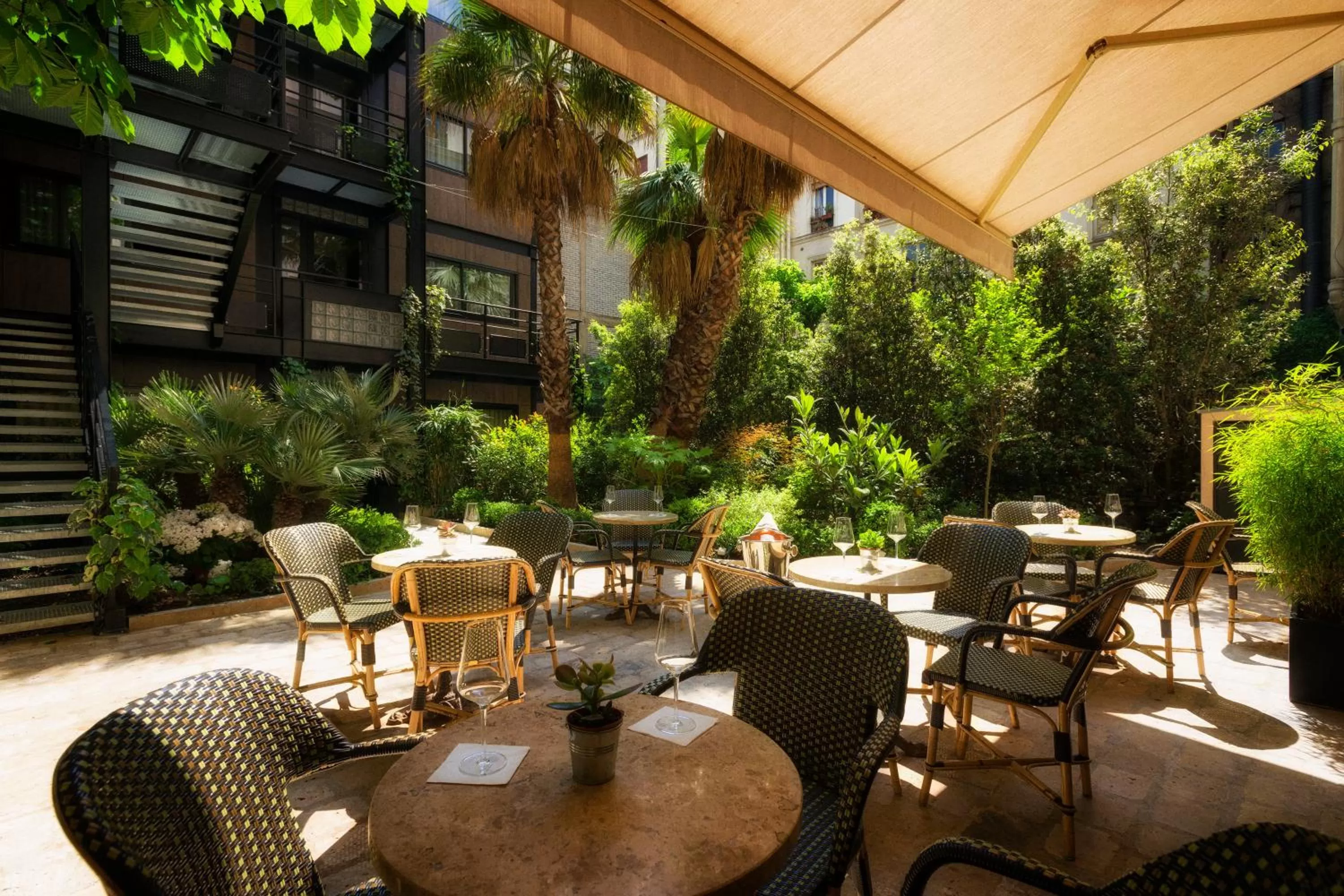 Restaurant/places to eat in B Montmartre