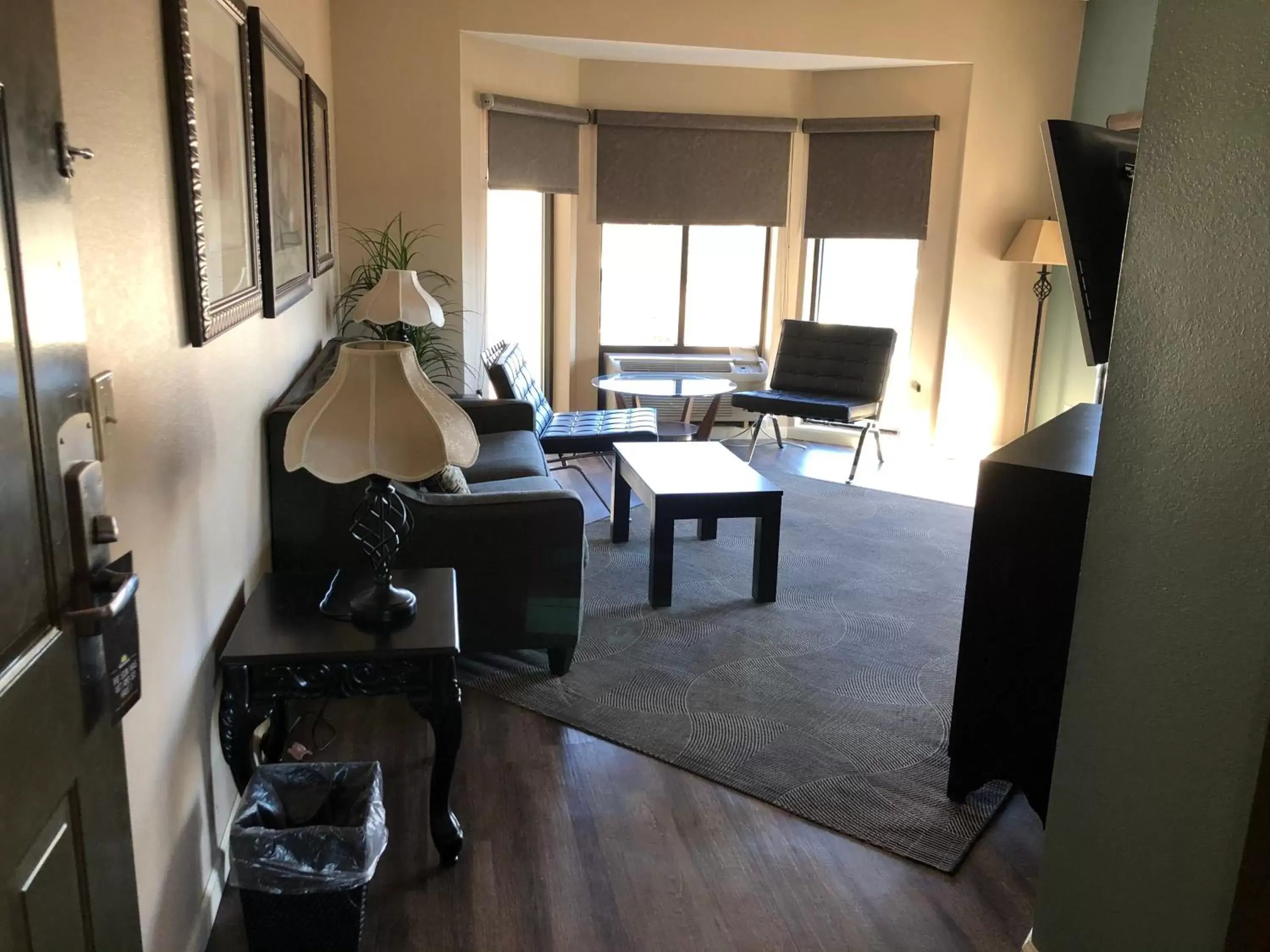 King Studio Suite - Non-Smoking in Red Roof Inn Franklin, TN King Studio Suite - Non-Smoking in Red Roof Inn Franklin, TN