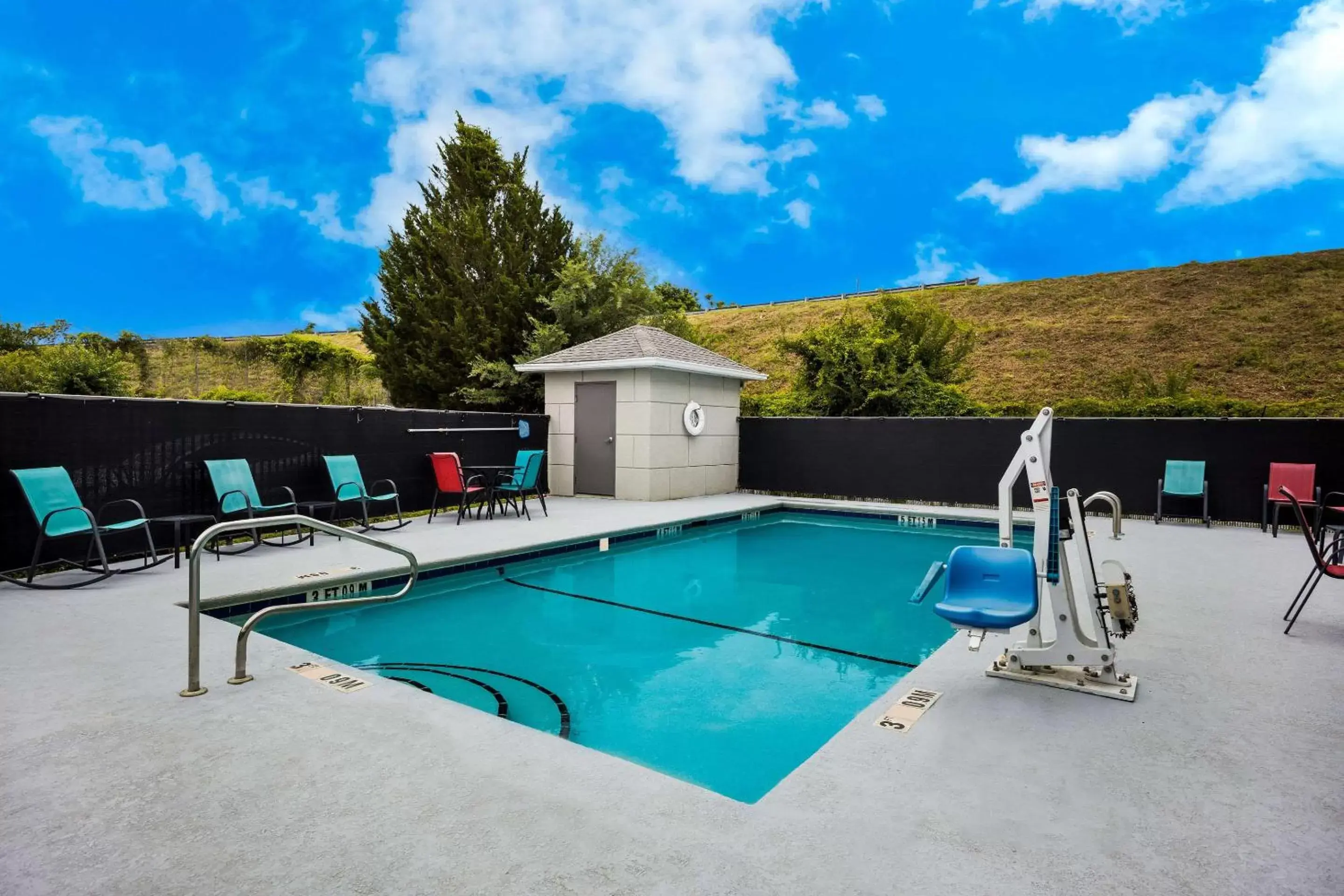 Swimming pool in Sleep Inn & Suites Valdosta Mall Area Swimming pool in Sleep Inn & Suites Valdosta Mall Area