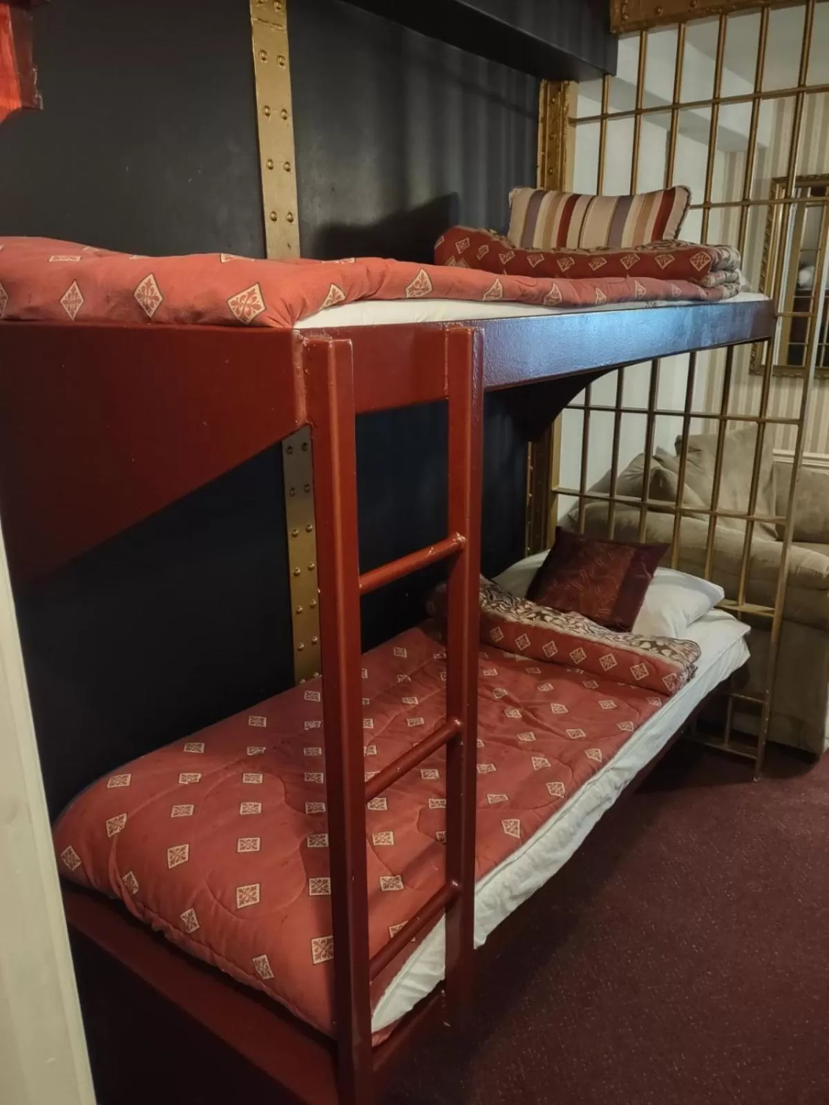 Bed, Bunk Bed in The King George Inn
