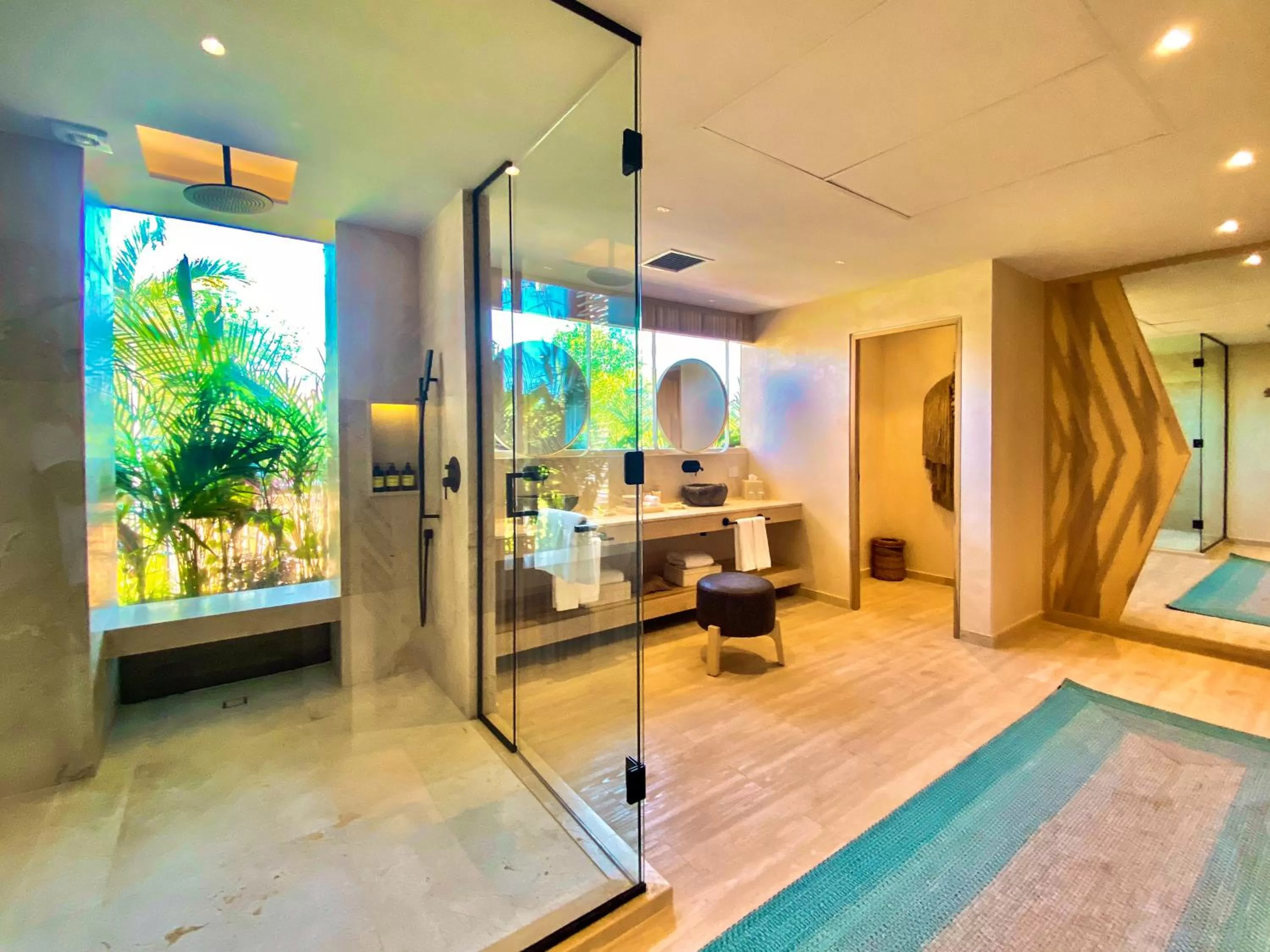 Shower, Bed in Hotel Shibari - Restaurant & Cenote Club