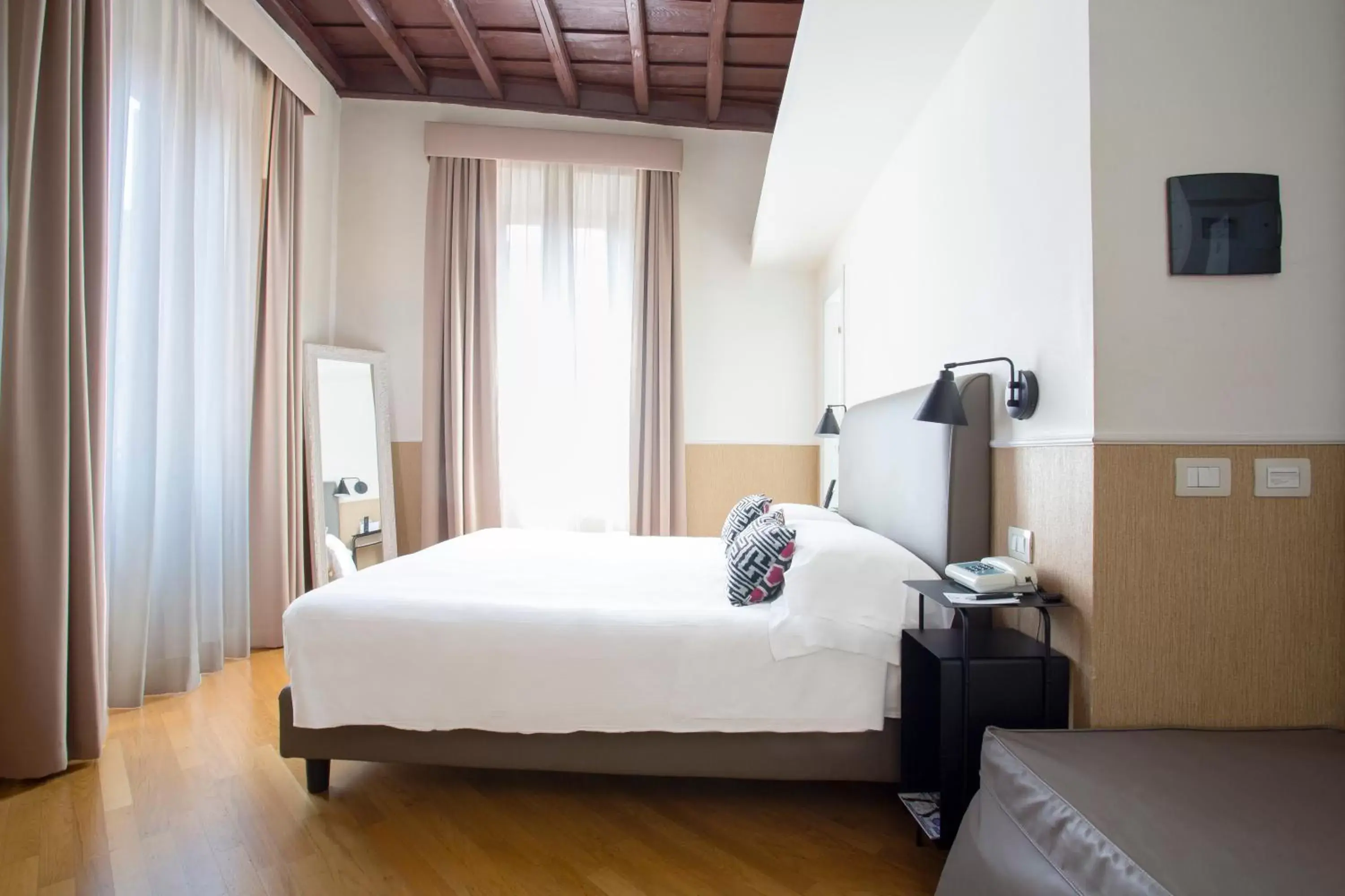 Bedroom, Bed in Hotel Adriano