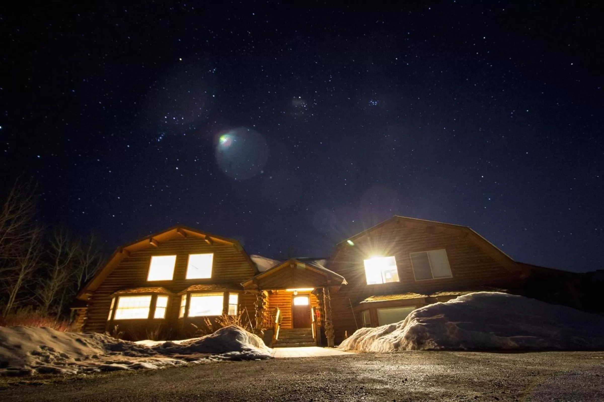 Facade/entrance in Fin and Feather Inn