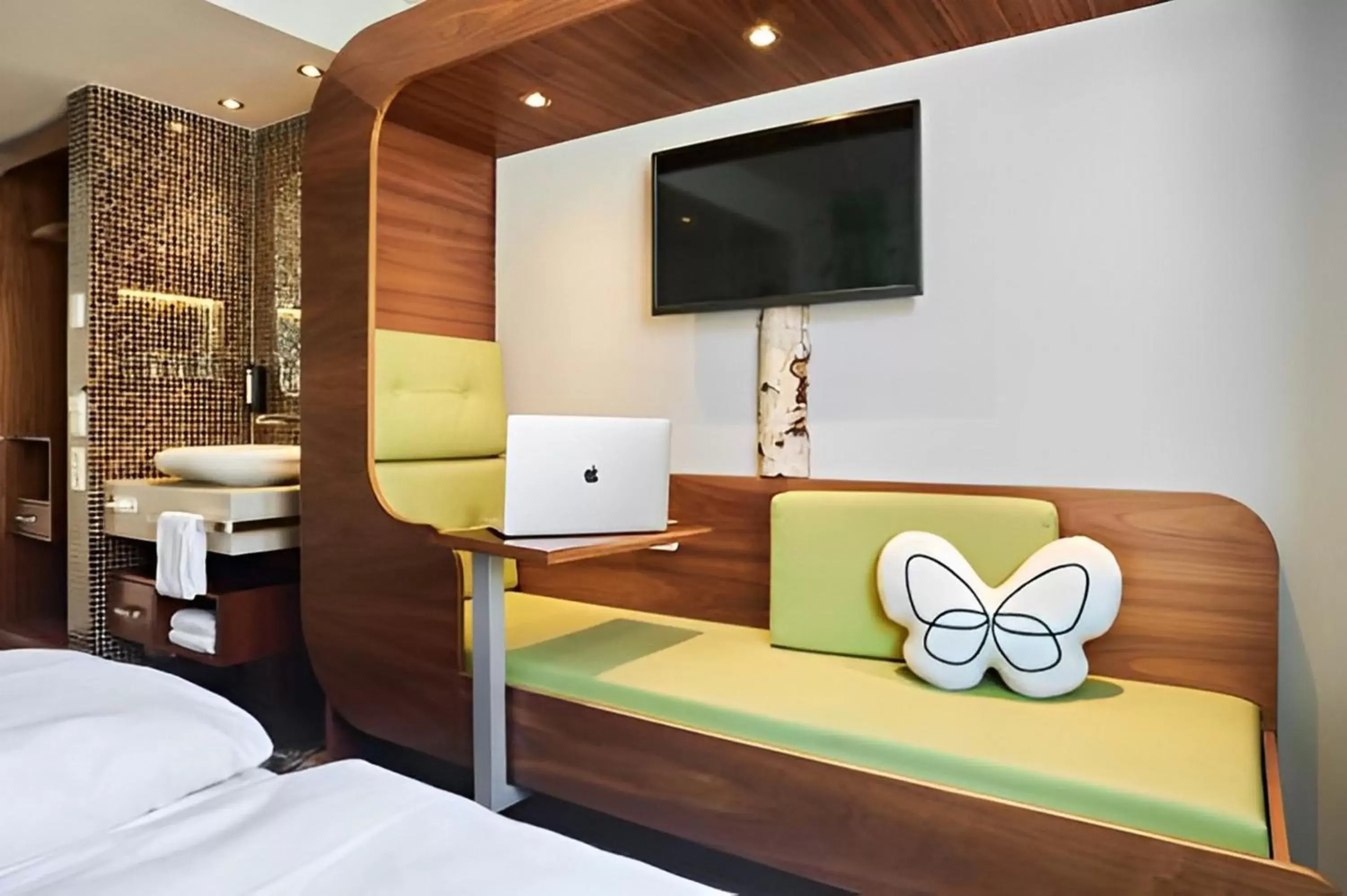 Photo of the whole room, Bed in Cocoon Stachus Photo of the whole room, Bed in Cocoon Stachus