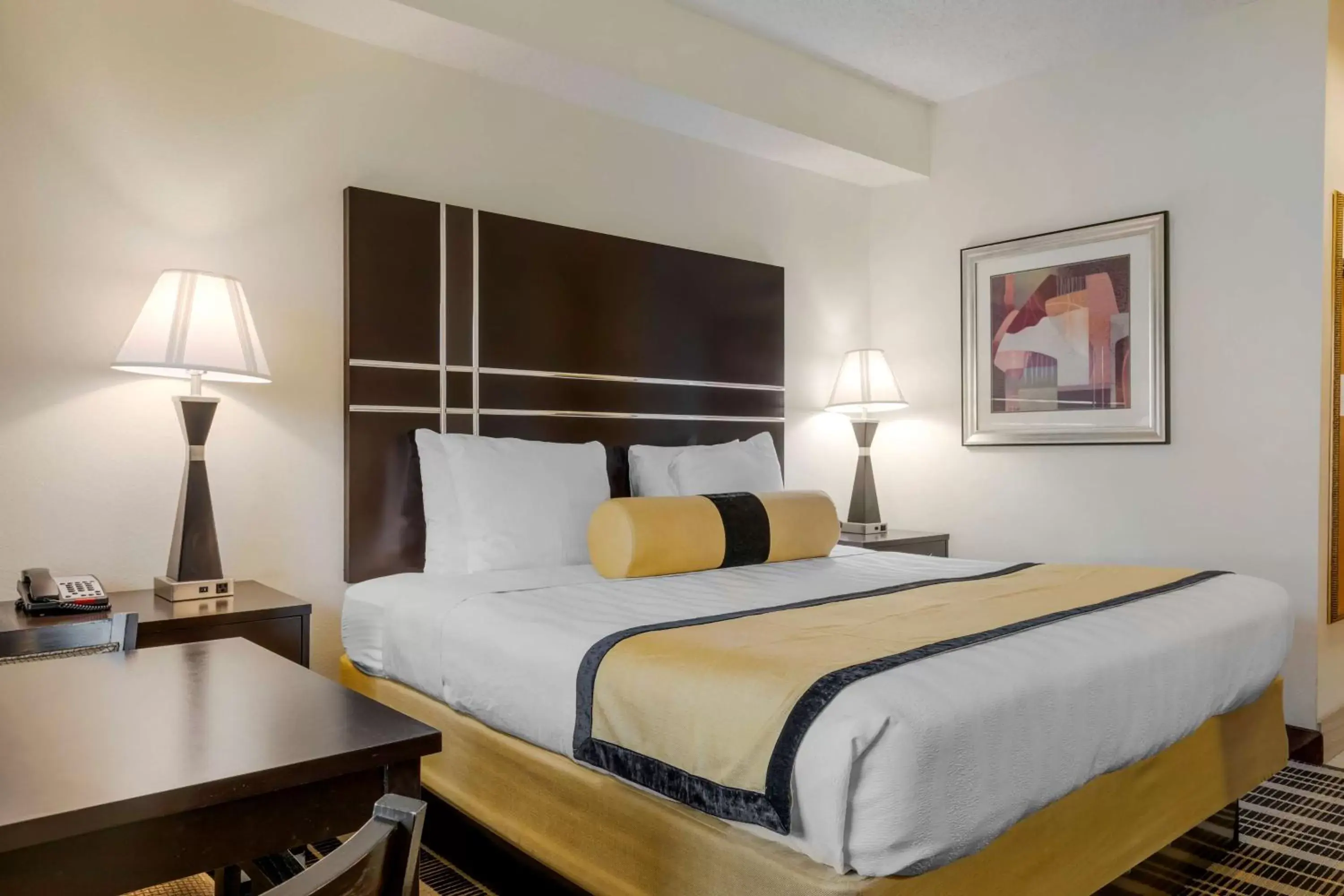 Bedroom, Bed in Best Western PLUS Rockwall Inn & Suites