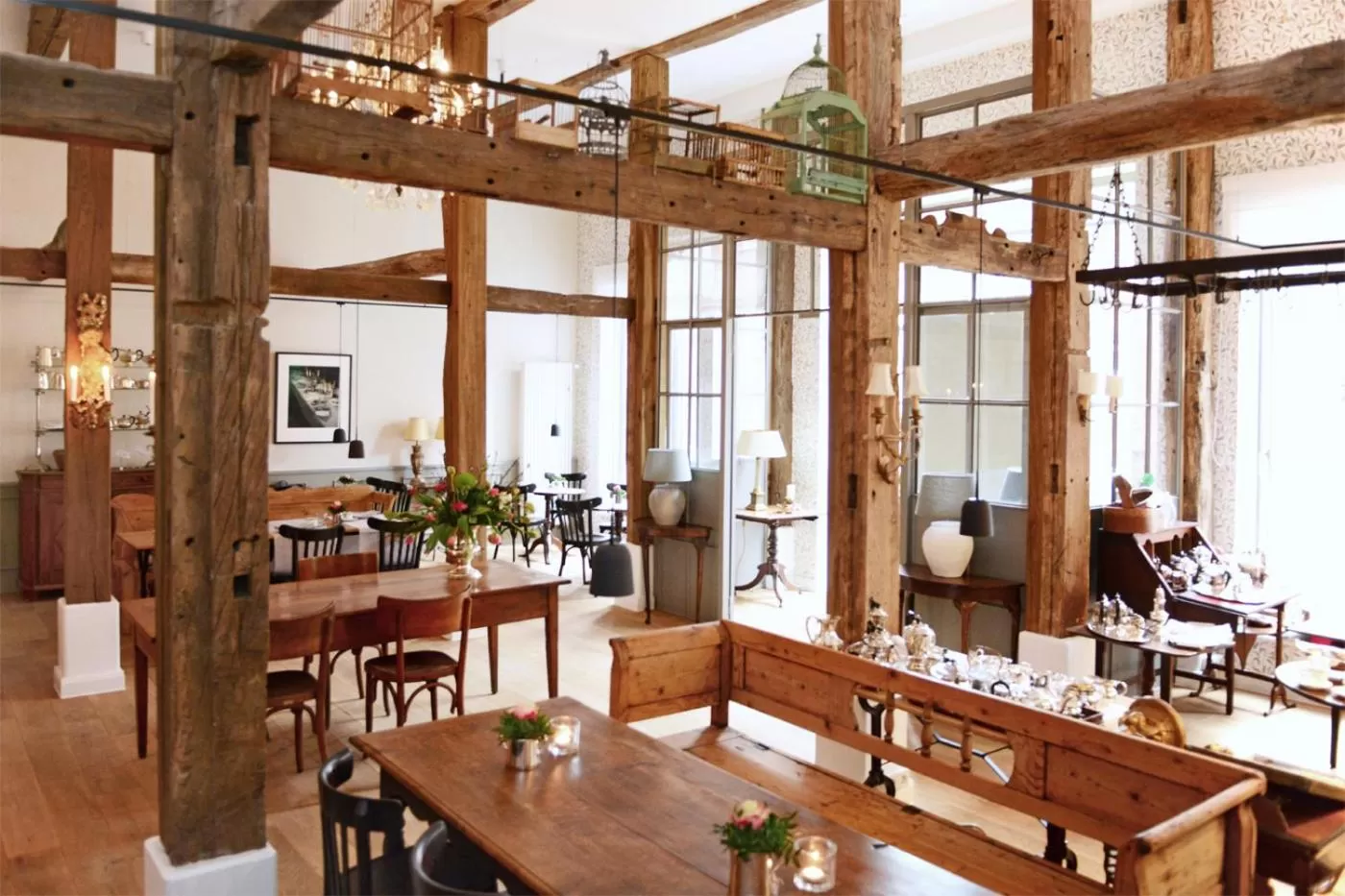 Restaurant/places to eat in Hotel No. 11