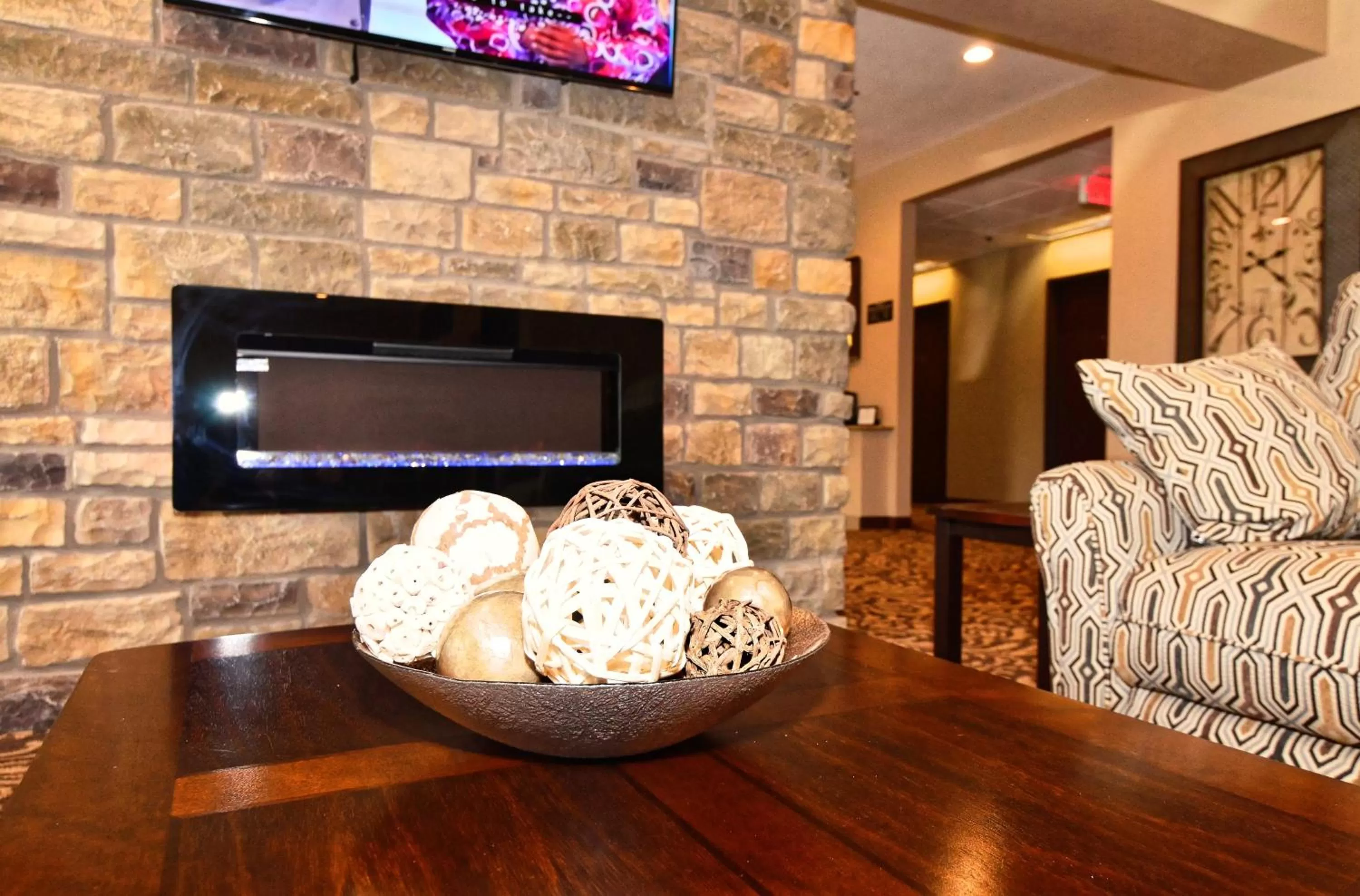 Lobby or reception in Cobblestone Inn & Suites - Clarion